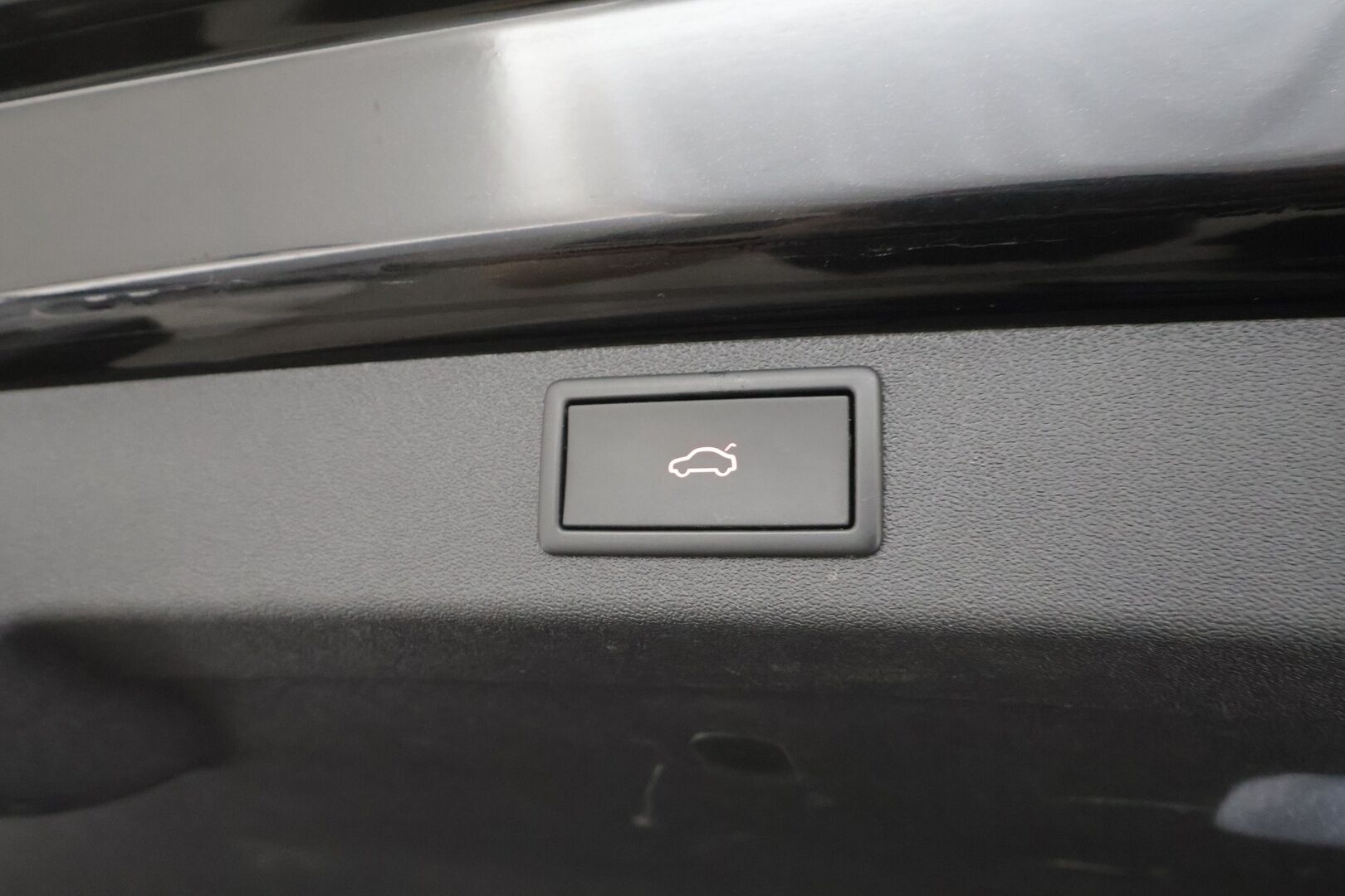 Skoda Enyaq 2022 60 iV - | ILP | ACC | LED | P.Kamera | Puolinahat | Navi | Kaistavahti | Keyless | Digimittaristo | 1-om Suomi-auto | Merkkihuollot | Kahdet renkaat | 2x Latauskaapelit |