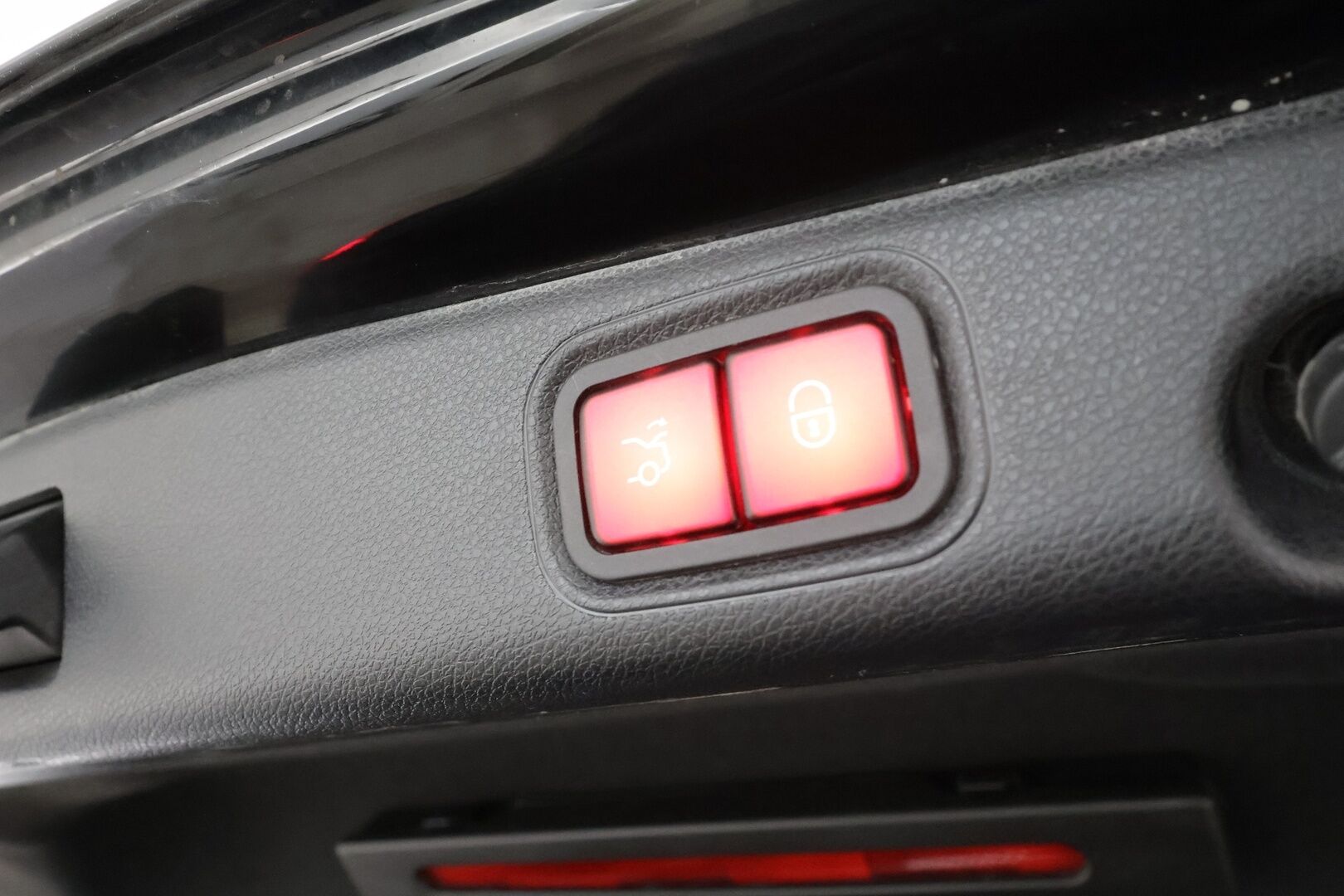 Mercedes-Benz E 2022 220 d Edition 4MATIC A * Widescreen / Webasto / Koukku / LED / 360 Kamera / Sportpenkit / Navi / Keyless * - Suomi-auto / Kahdet renkaat 