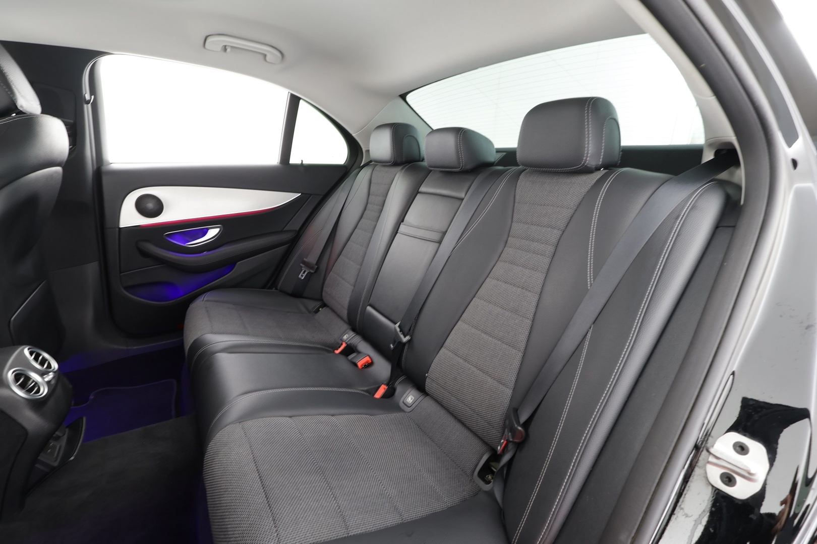 Mercedes-Benz E 2022 220 d Edition 4MATIC A * Widescreen / Webasto / Koukku / LED / 360 Kamera / Sportpenkit / Navi / Keyless * - Suomi-auto / Kahdet renkaat - HULLUT JOULUT KORKOTARJOUS 2,49% 