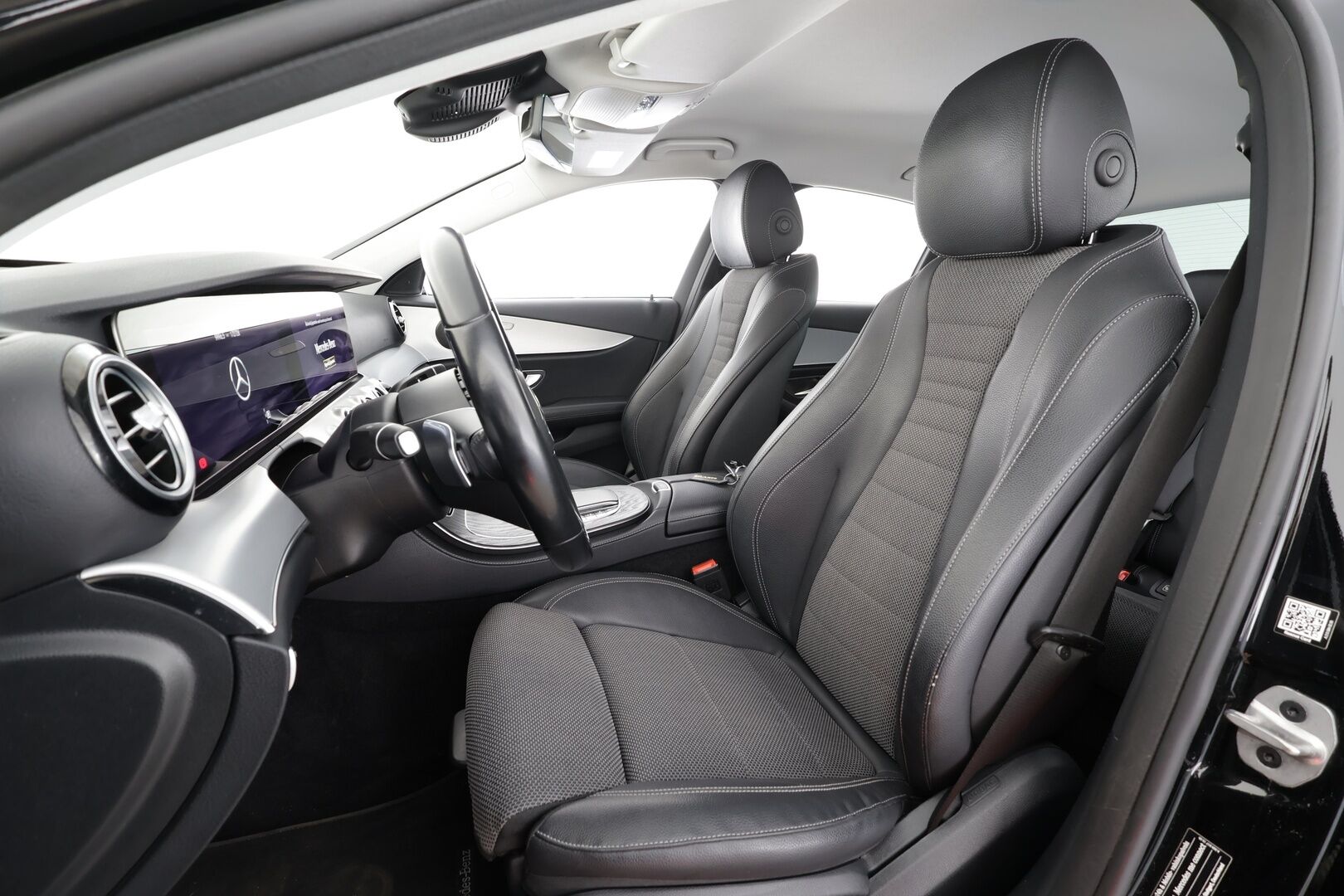 Mercedes-Benz E 2022 220 d Edition 4MATIC A * Widescreen / Webasto / Koukku / LED / 360 Kamera / Sportpenkit / Navi / Keyless * - Suomi-auto / Kahdet renkaat 