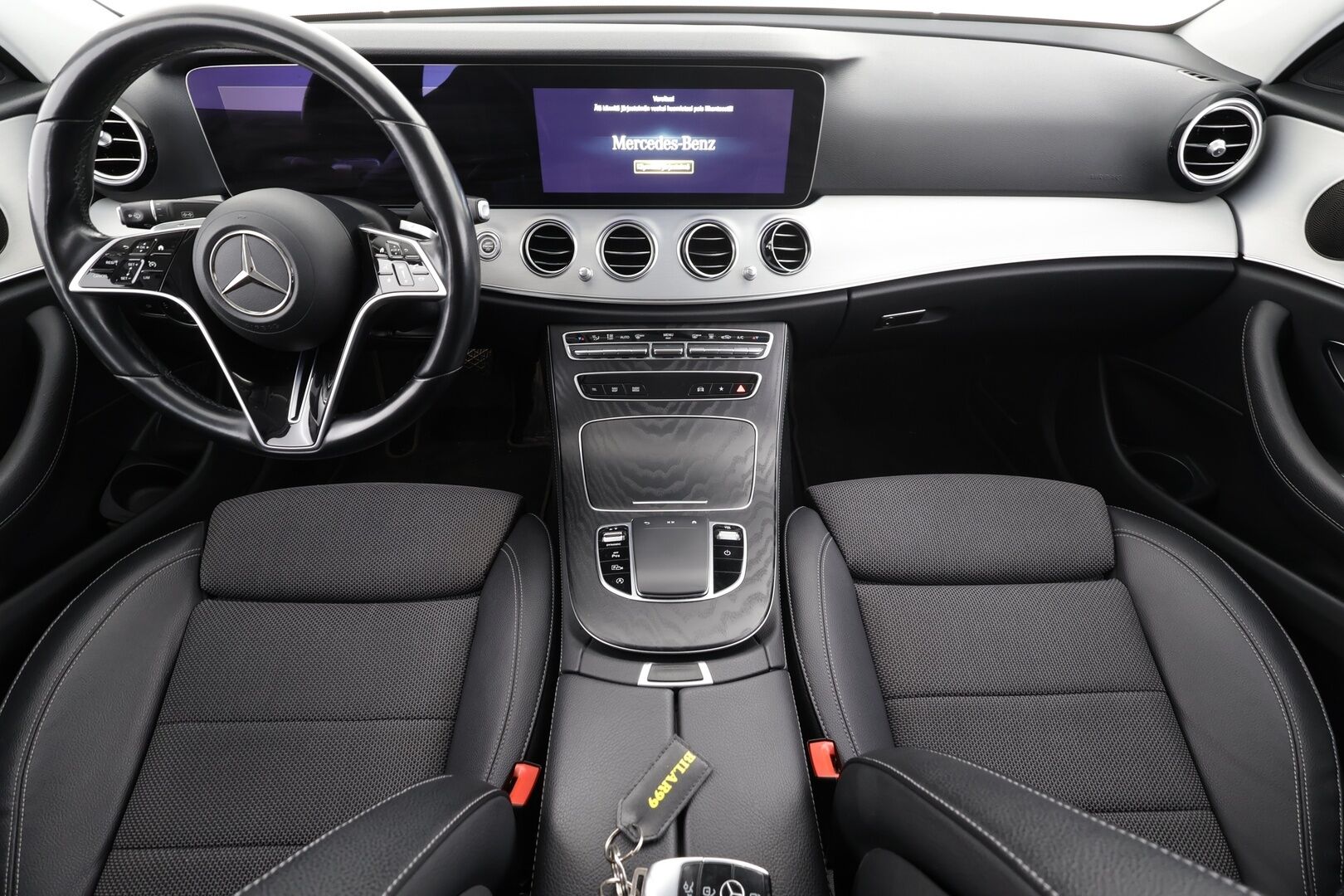 Mercedes-Benz E 2022 220 d Edition 4MATIC A * Widescreen / Webasto / Koukku / LED / 360 Kamera / Sportpenkit / Navi / Keyless * - Suomi-auto / Kahdet renkaat 