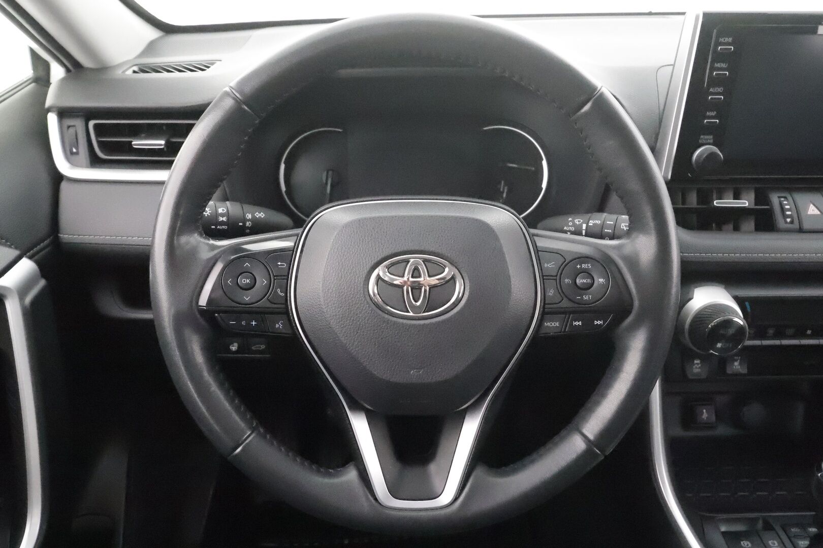 Toyota RAV4 2022 2,0 VVT-iE AWD Active * ACC / LED / P.Kamera / Sisätilanlämmitin / Navi / Kaistahti / Koukku * - 1-om Suomi-auto / Kahdet renkaat / Merkkihuollot 