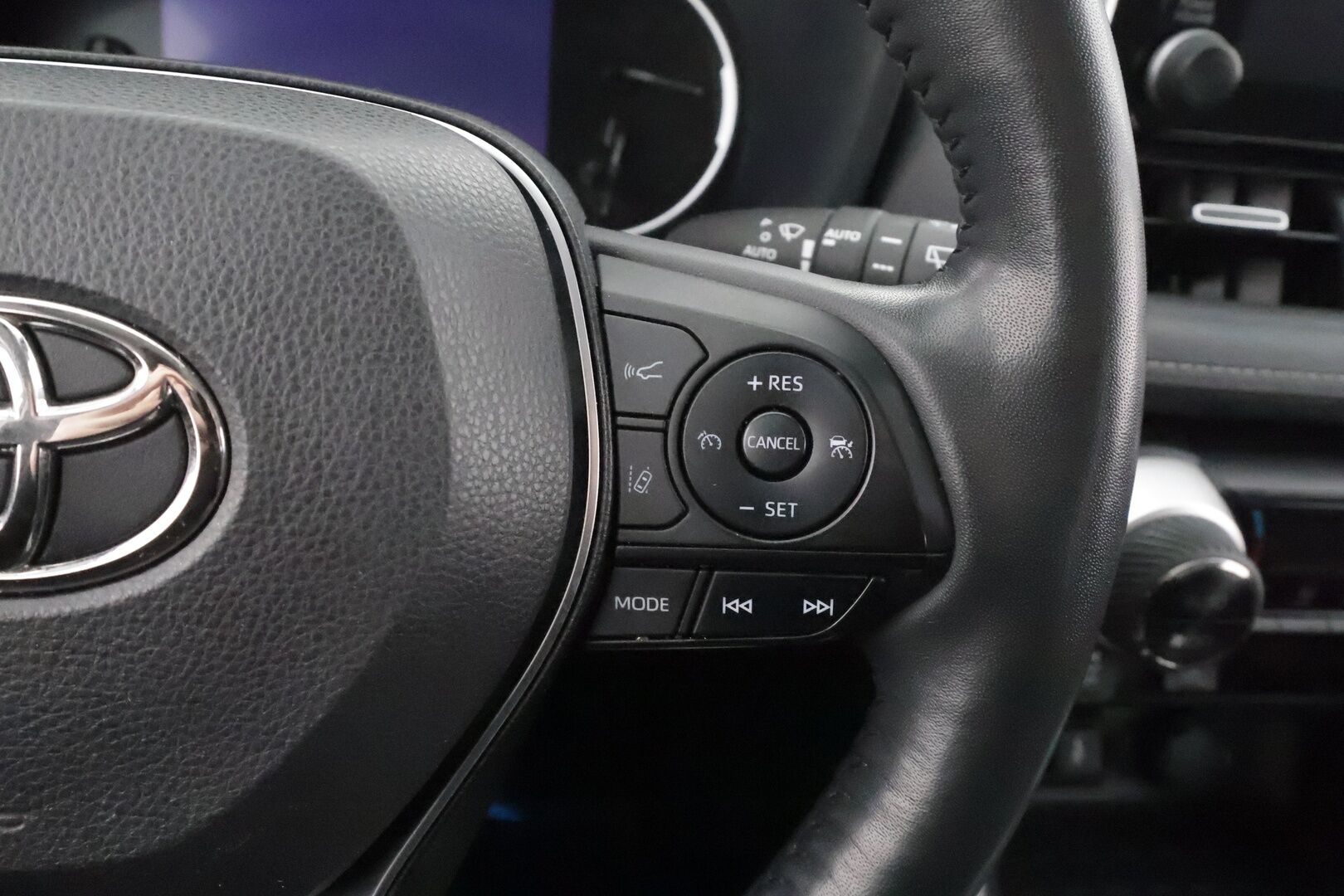 Toyota RAV4 2022 2,0 VVT-iE AWD Active * ACC / LED / P.Kamera / Sisätilanlämmitin / Navi / Kaistahti / Koukku * - 1-om Suomi-auto / Kahdet renkaat / Merkkihuollot 