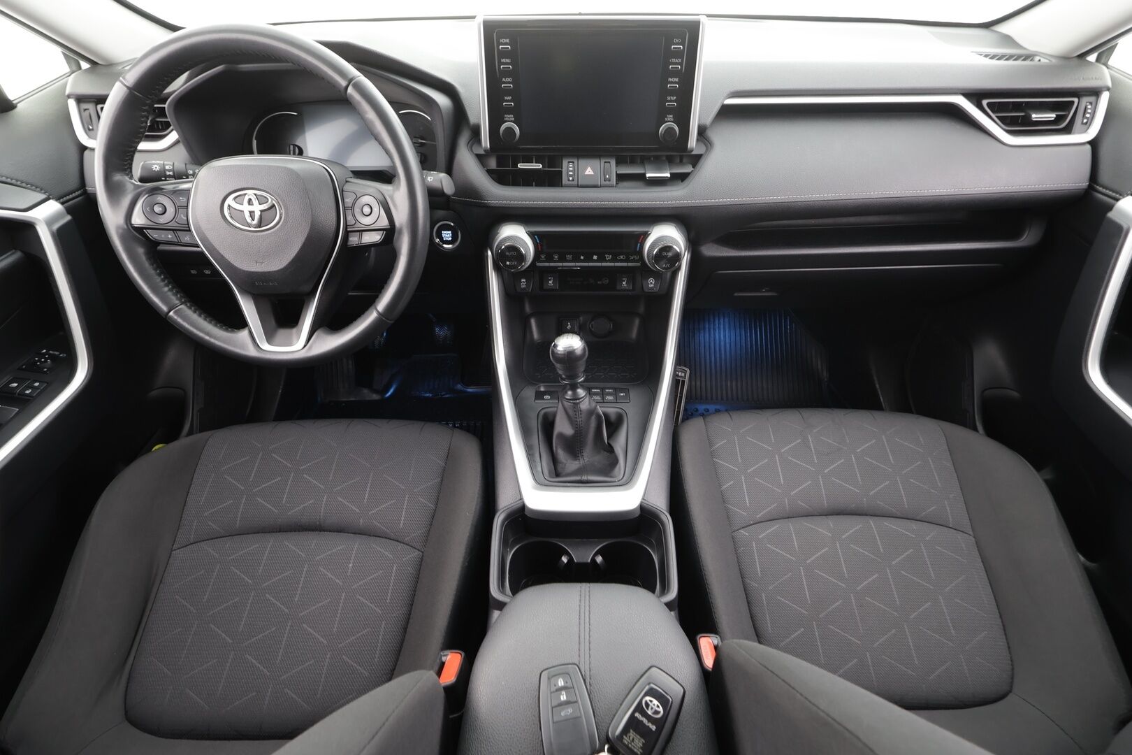 Toyota RAV4 2022 2,0 VVT-iE AWD Active * ACC / LED / P.Kamera / Sisätilanlämmitin / Navi / Kaistahti / Koukku * - 1-om Suomi-auto / Kahdet renkaat / Merkkihuollot 