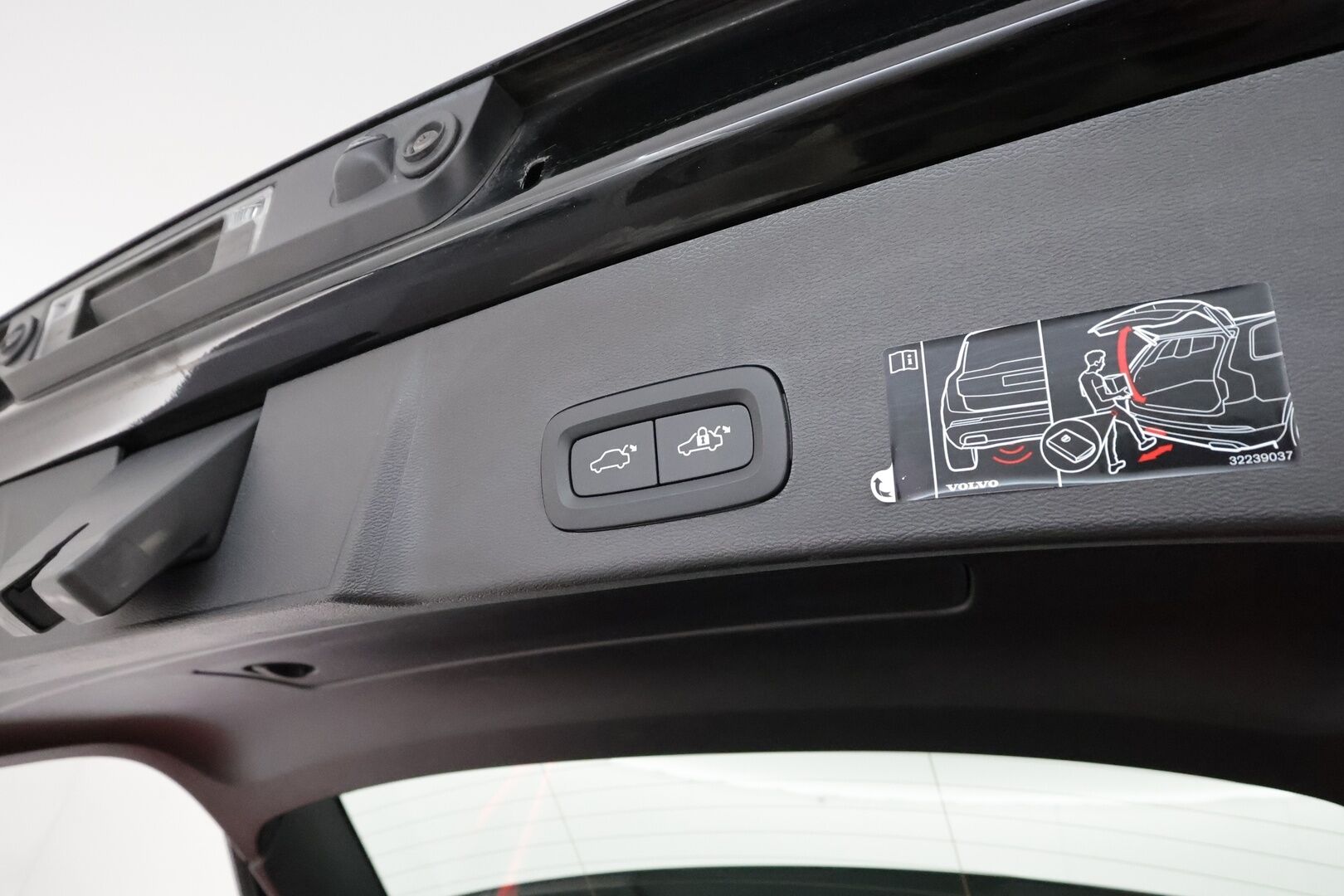 Volvo XC40 2022 T4 TwE Business Inscription Expression Edition aut **Webasto / P.kamera / Koukku / KeylessGo** - 1.om Suomi-auto / Akku kuntotarkastettu / Merkkihuollettu / Peruutuskamera / Kahdet renkaat aluvanteilla
