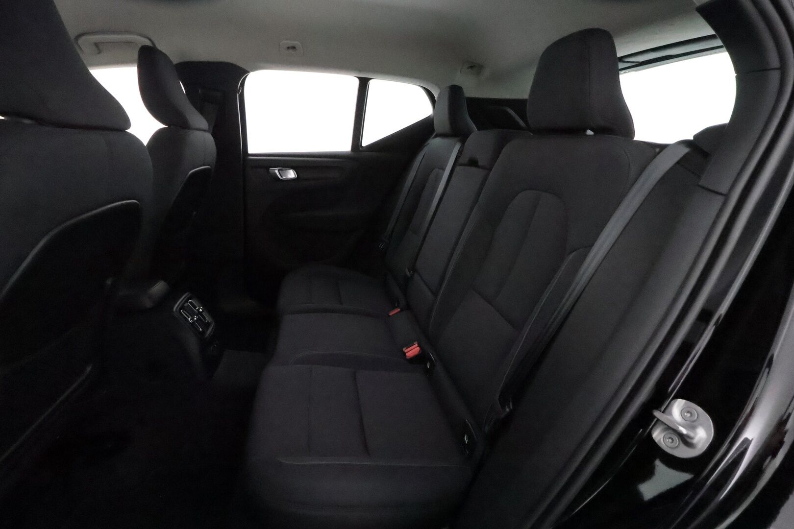 Volvo XC40 2022 T4 TwE Business Inscription Expression Edition aut **Webasto / P.kamera / Koukku / KeylessGo** - 1.om Suomi-auto / Akku kuntotarkastettu / Merkkihuollettu / Peruutuskamera / Kahdet renkaat aluvanteilla