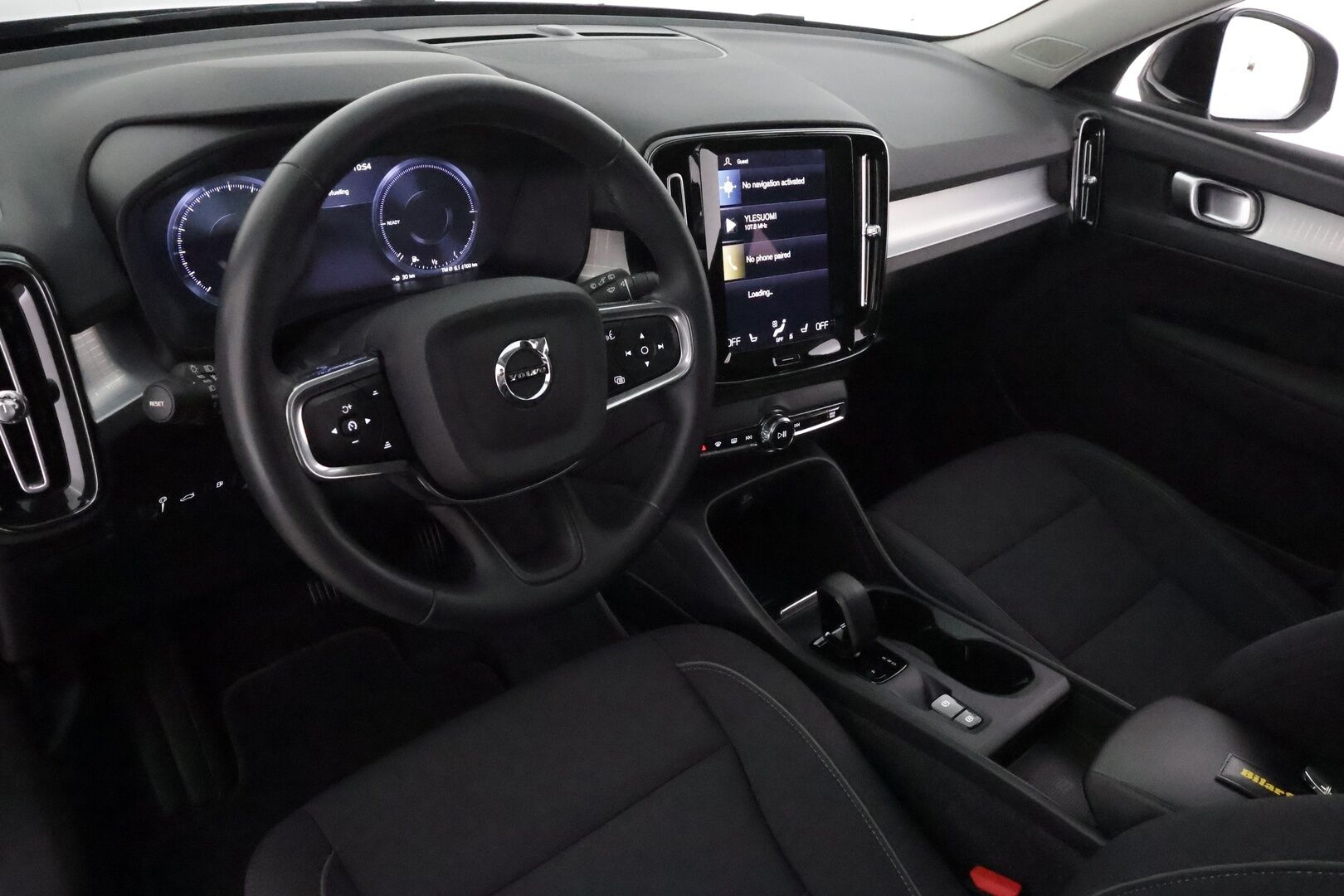 Volvo XC40 2022 T4 TwE Business Inscription Expression Edition aut **Webasto / P.kamera / Koukku / KeylessGo** - 1.om Suomi-auto / Akku kuntotarkastettu / Merkkihuollettu / Peruutuskamera / Kahdet renkaat aluvanteilla