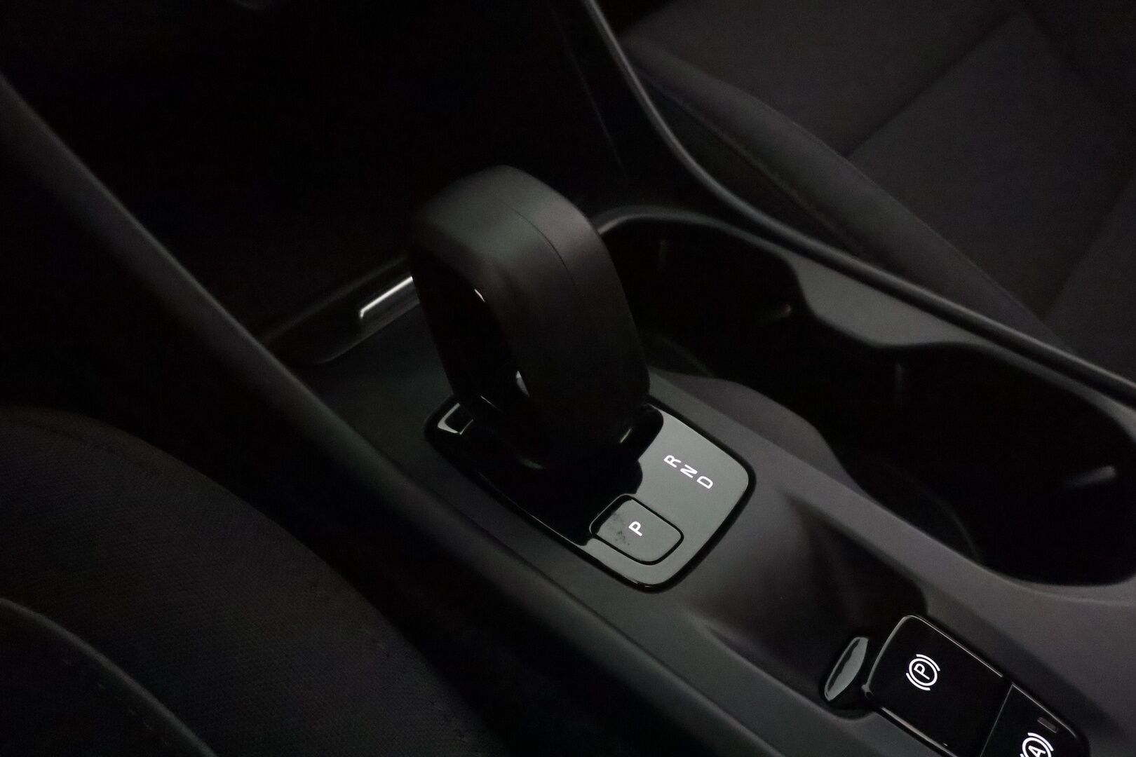 Volvo XC40 2022 T4 TwE Business Inscription Expression Edition aut **Webasto / P.kamera / Koukku / KeylessGo** - 1.om Suomi-auto / Akku kuntotarkastettu / Merkkihuollettu / Peruutuskamera / Kahdet renkaat aluvanteilla