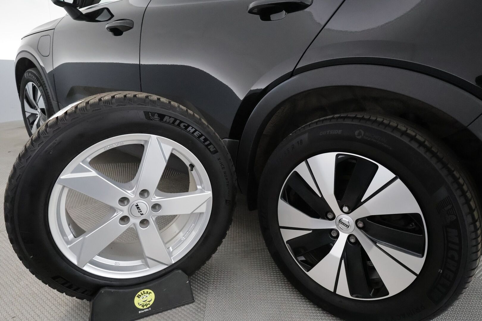 Volvo XC40 2022 T4 TwE Business Inscription Expression Edition aut **Webasto / P.kamera / Koukku / KeylessGo** - 1.om Suomi-auto / Akku kuntotarkastettu / Merkkihuollettu / Peruutuskamera / Kahdet renkaat aluvanteilla