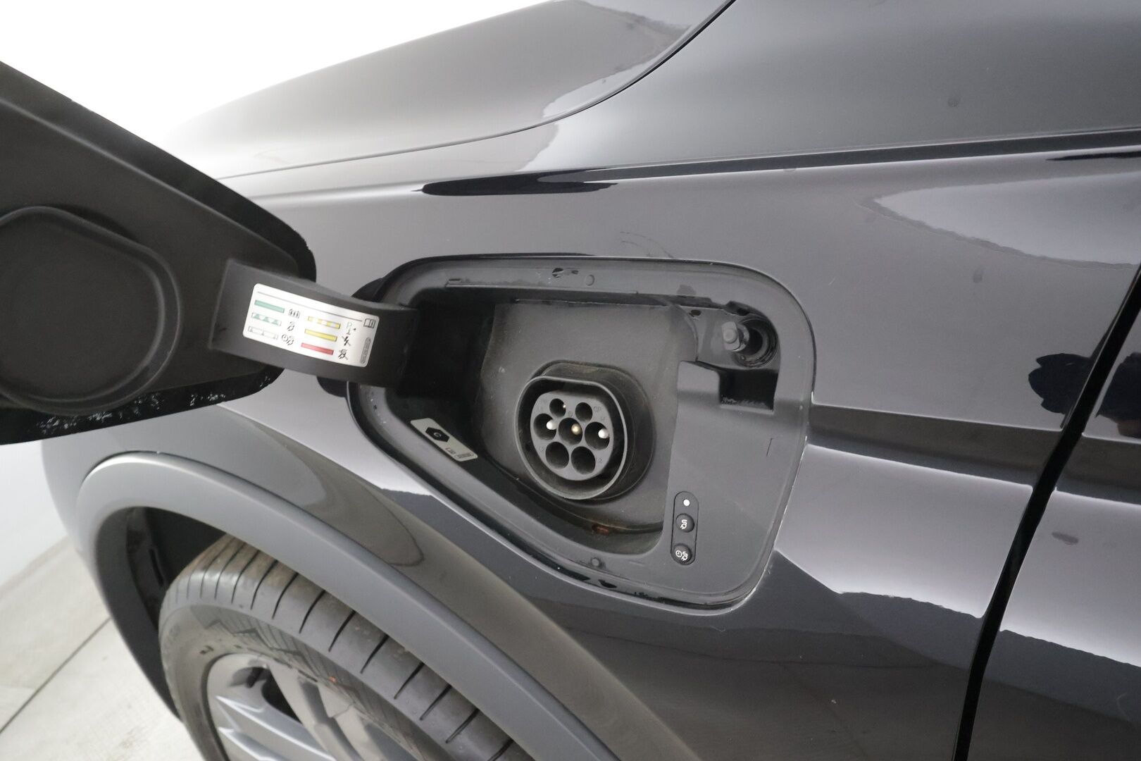 Volkswagen Tiguan 2022 R-Line eHybrid 180 kW DSG-automaatti - | ACC | IQ.Light | Koukku | Travel assist | P.kamera | Navi | Digimittaristo | Sähk. takaluukku | Keyless | Merkkihuollot | ALV | 
