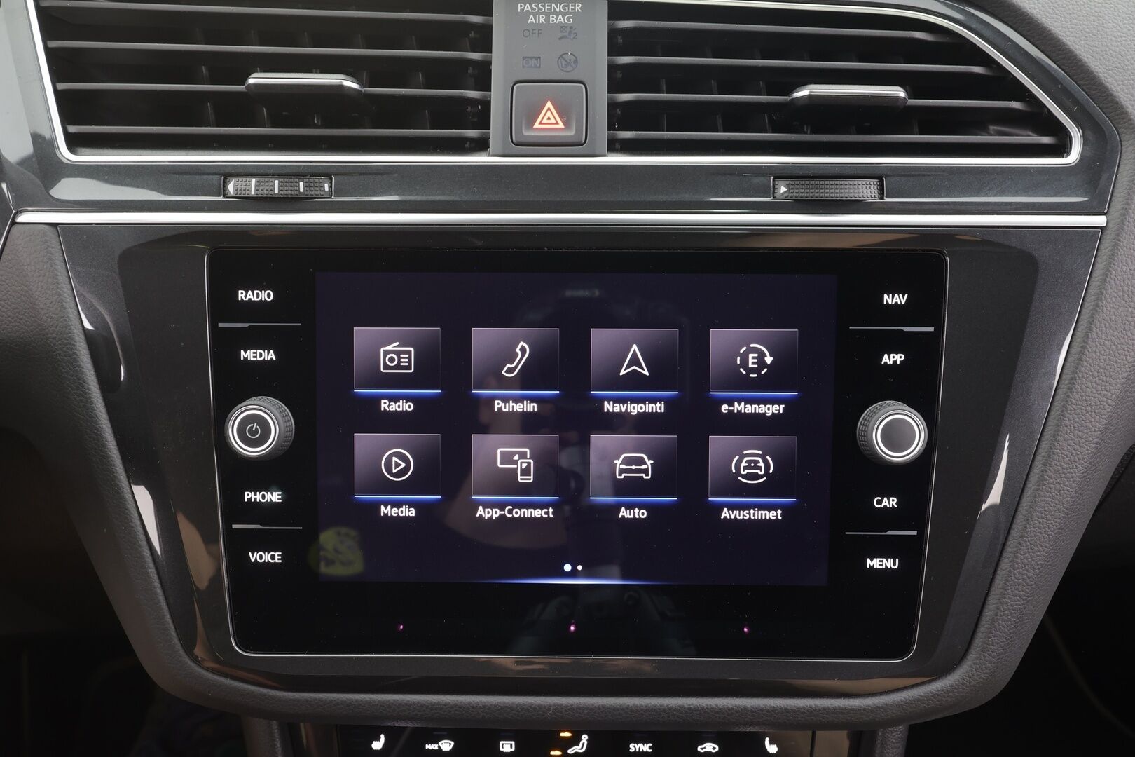 Volkswagen Tiguan 2022 R-Line eHybrid 180 kW DSG-automaatti - | ACC | IQ.Light | Koukku | Travel assist | P.kamera | Navi | Digimittaristo | Sähk. takaluukku | Keyless | Merkkihuollot | ALV | 