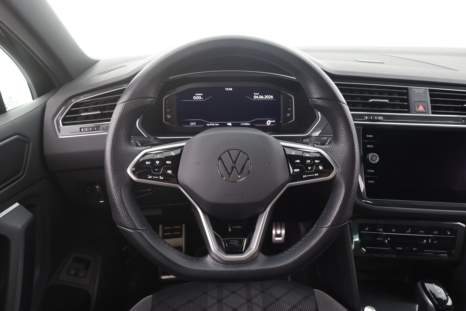 Volkswagen Tiguan 2022 R-Line eHybrid 180 kW DSG-automaatti - | ACC | IQ.Light | Koukku | Travel assist | P.kamera | Navi | Digimittaristo | Sähk. takaluukku | Keyless | Merkkihuollot | ALV | 