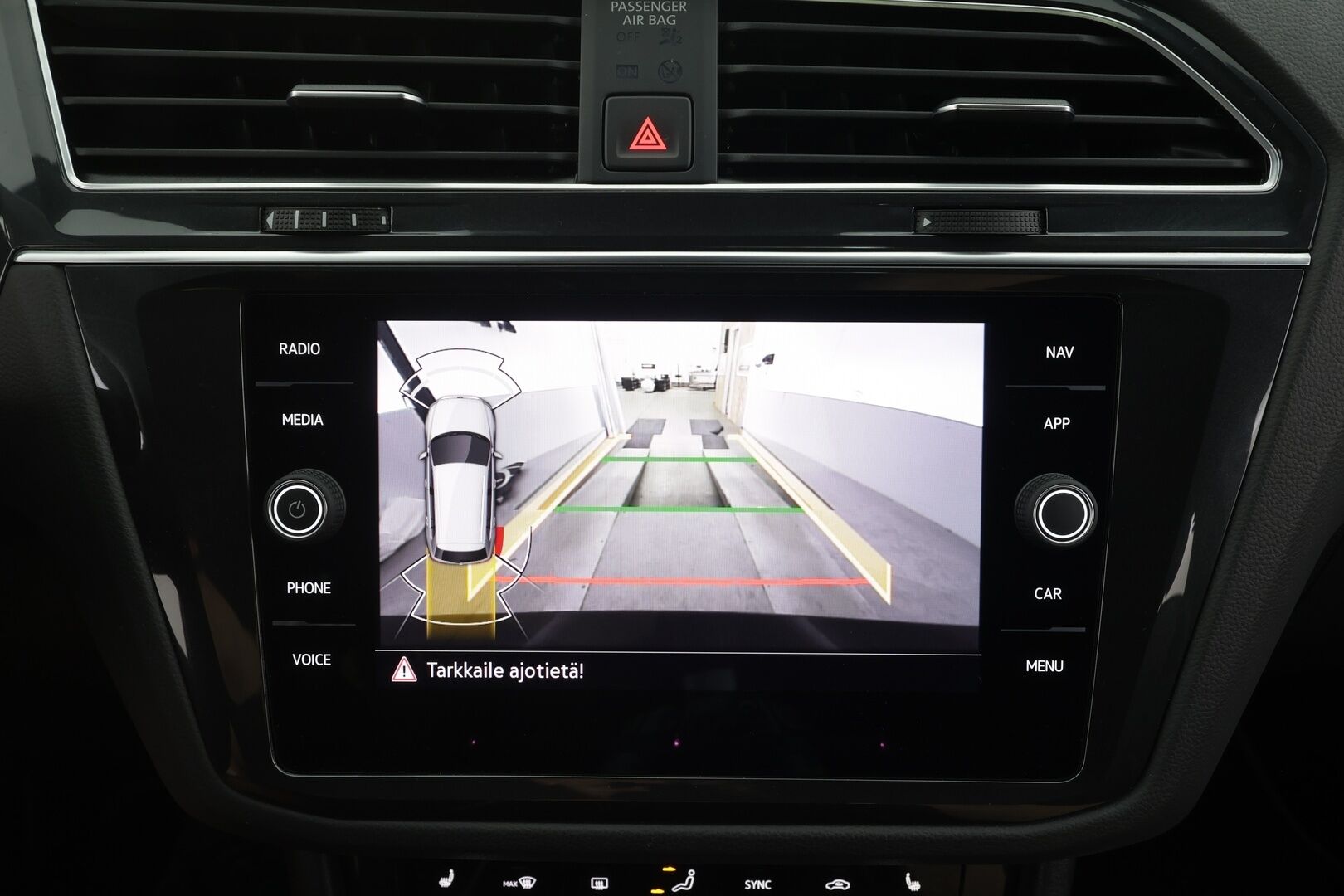 Volkswagen Tiguan 2022 R-Line eHybrid 180 kW DSG-automaatti - | ACC | IQ.Light | Koukku | Travel assist | P.kamera | Navi | Digimittaristo | Sähk. takaluukku | Keyless | Merkkihuollot | ALV | 