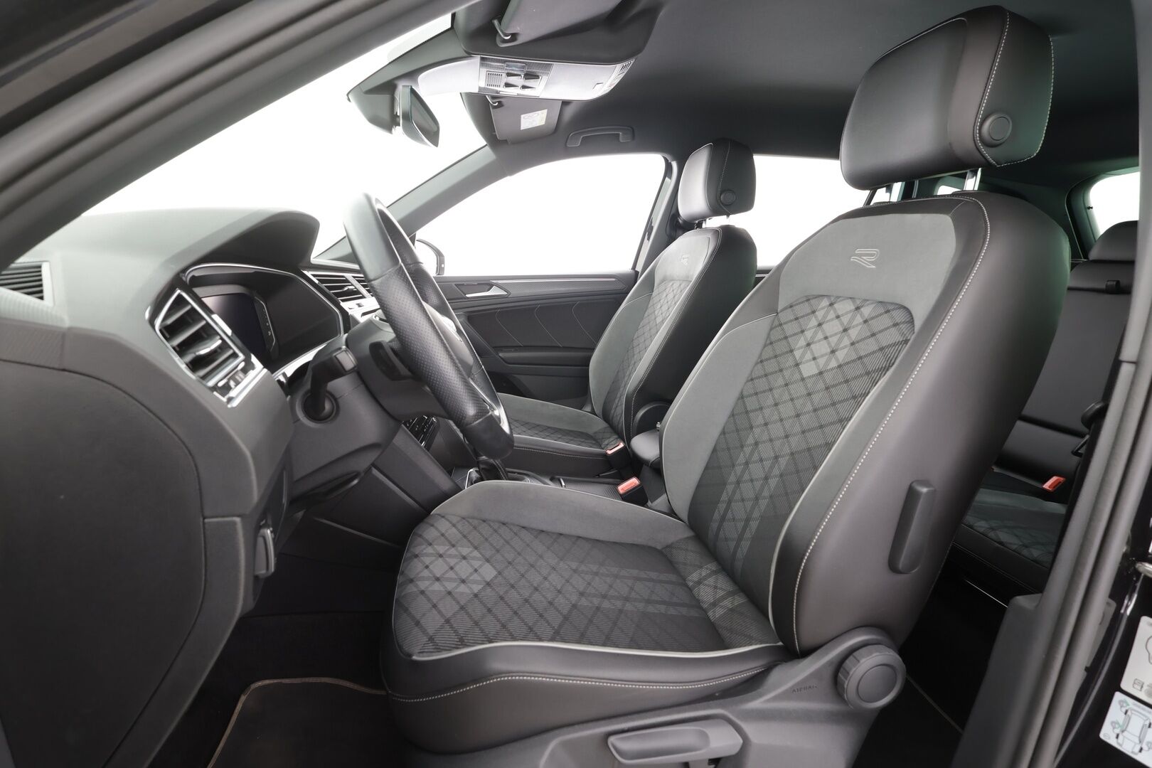 Volkswagen Tiguan 2022 R-Line eHybrid 180 kW DSG-automaatti - | ACC | IQ.Light | Koukku | Travel assist | P.kamera | Navi | Digimittaristo | Sähk. takaluukku | Keyless | Merkkihuollot | ALV | 