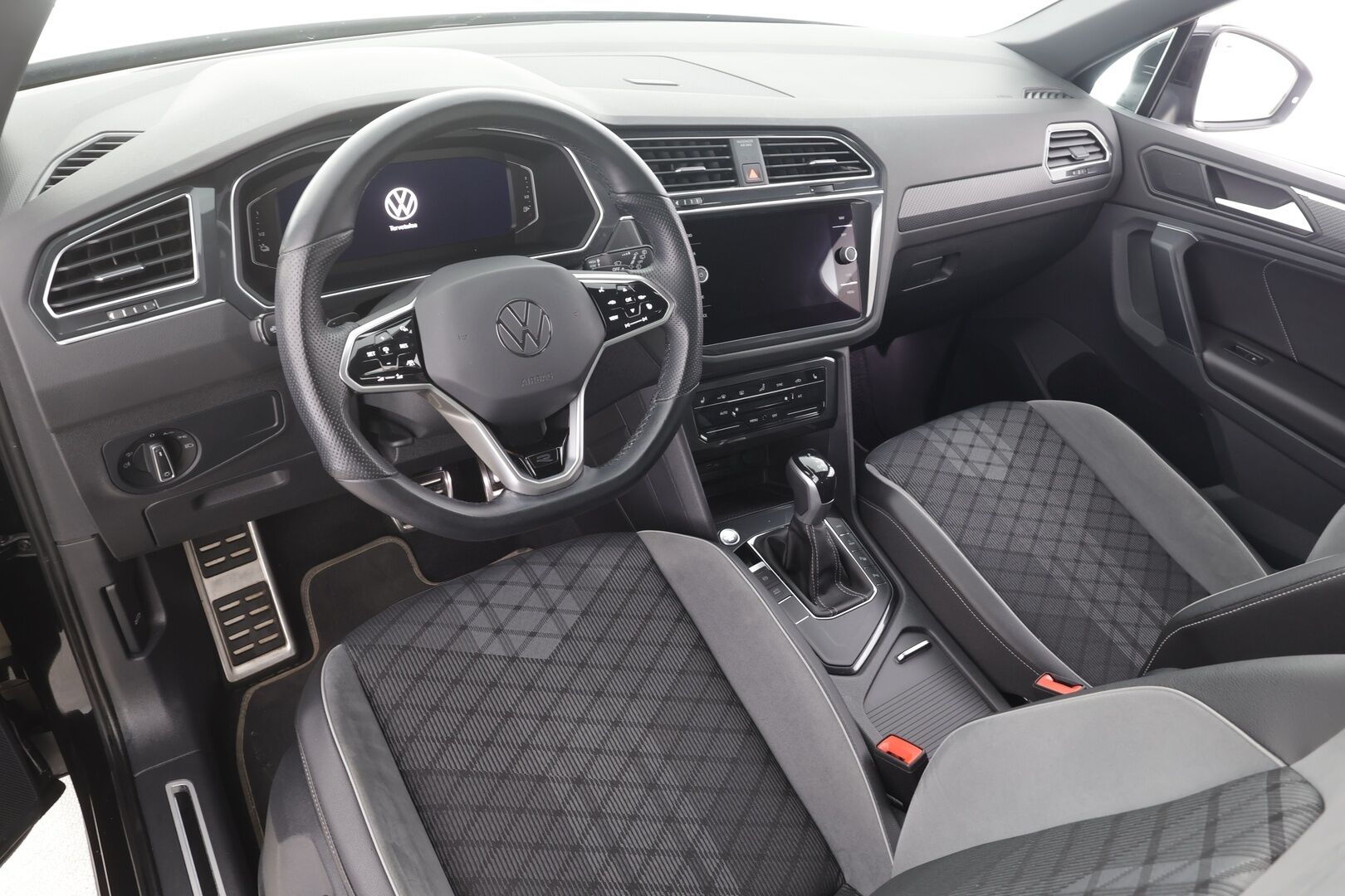 Volkswagen Tiguan 2022 R-Line eHybrid 180 kW DSG-automaatti - | ACC | IQ.Light | Koukku | Travel assist | P.kamera | Navi | Digimittaristo | Sähk. takaluukku | Keyless | Merkkihuollot | ALV | 