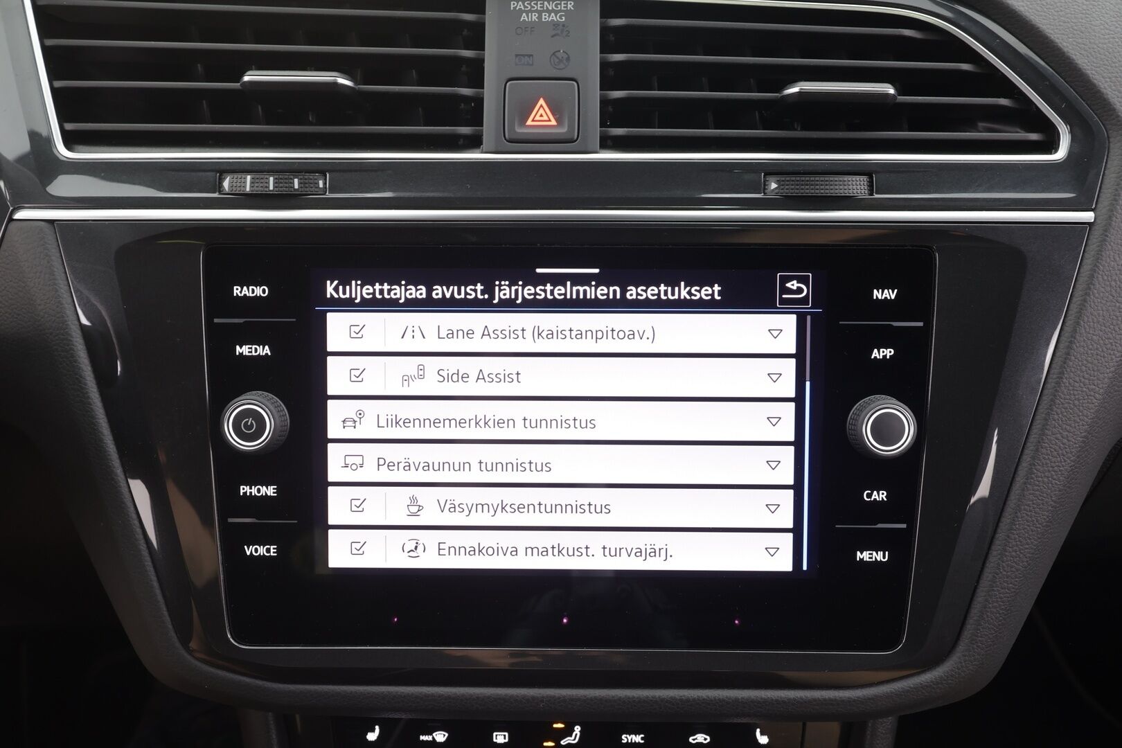 Volkswagen Tiguan 2022 R-Line eHybrid 180 kW DSG-automaatti - | ACC | IQ.Light | Koukku | Travel assist | P.kamera | Navi | Digimittaristo | Sähk. takaluukku | Keyless | Merkkihuollot | ALV | 