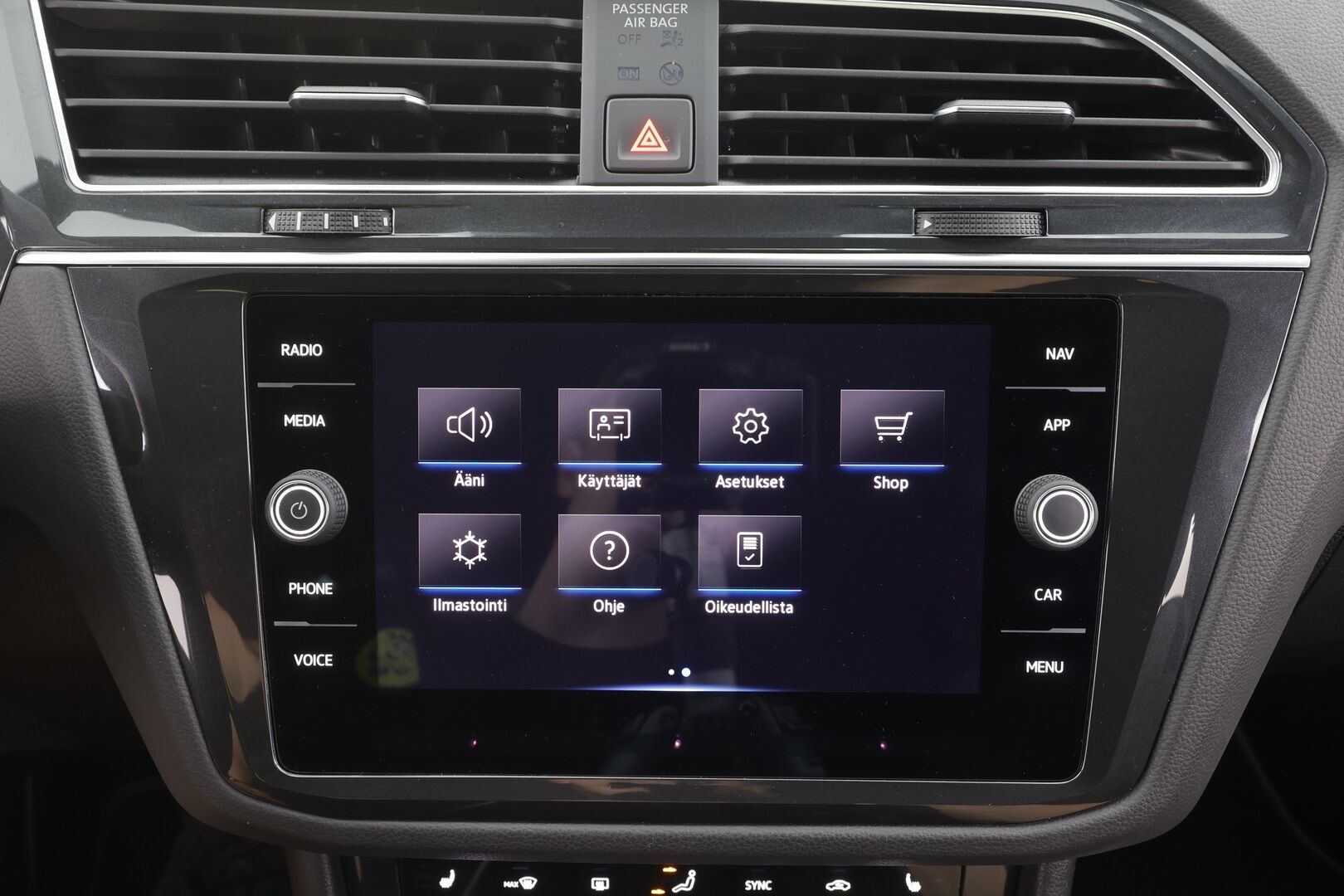 Volkswagen Tiguan 2022 R-Line eHybrid 180 kW DSG-automaatti - | ACC | IQ.Light | Koukku | Travel assist | P.kamera | Navi | Digimittaristo | Sähk. takaluukku | Keyless | Merkkihuollot | ALV | 