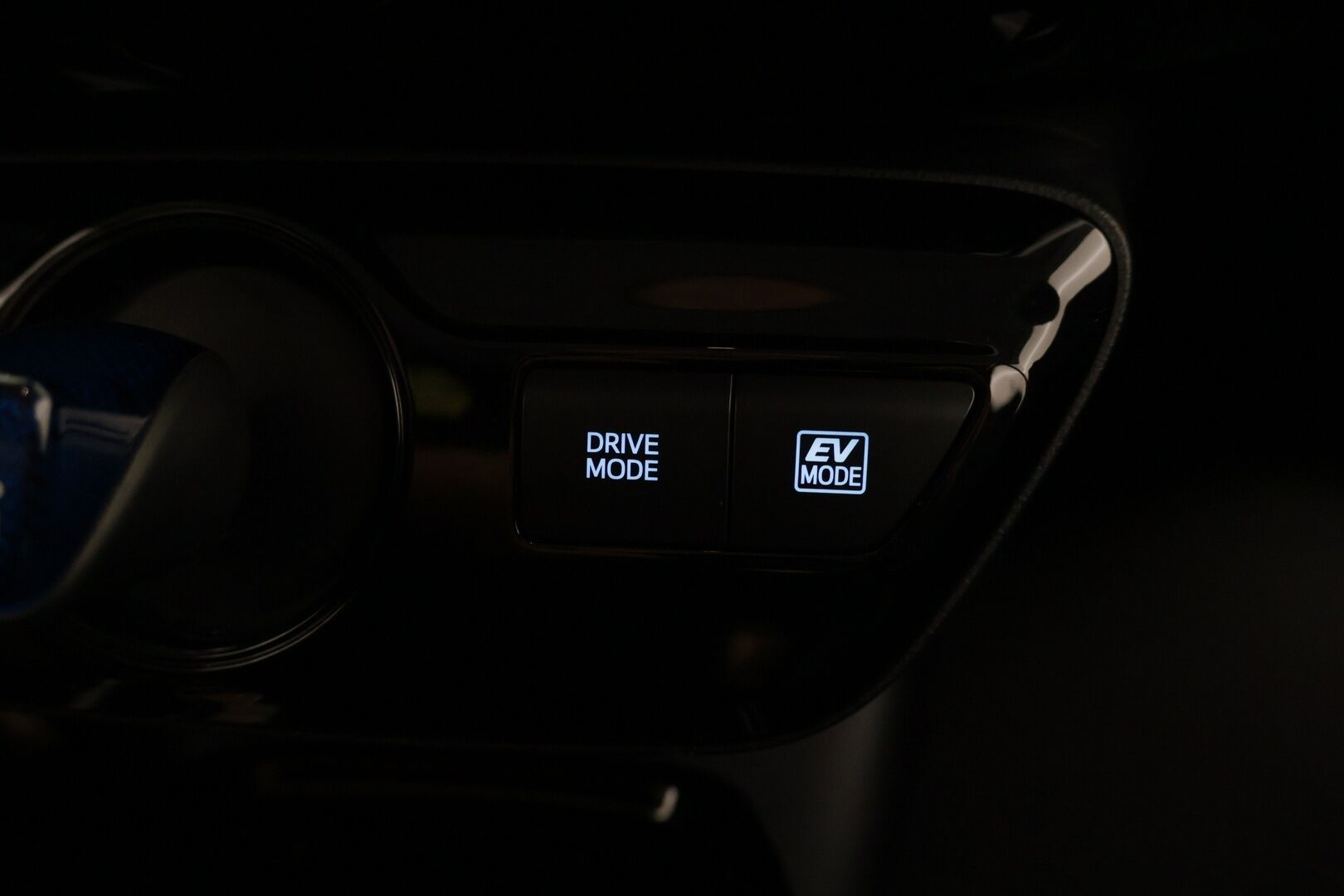 Toyota Prius 2022 AWD-i Active - | ACC! | LOHKO! | HUD! | JBL! | Huippuvarusteet! |