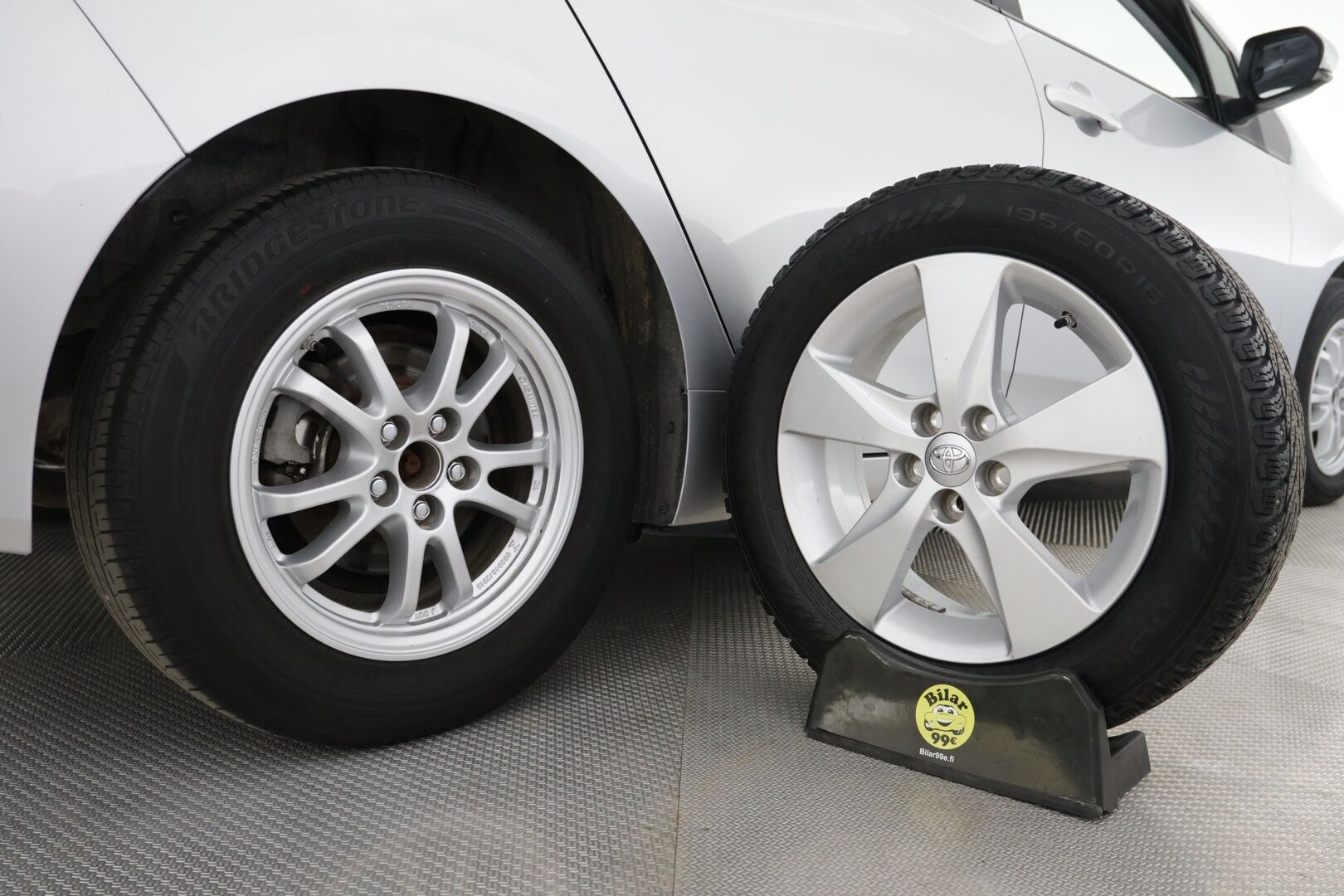 Toyota Prius 2022 AWD-i Active - | ACC! | LOHKO! | HUD! | JBL! | Huippuvarusteet! |