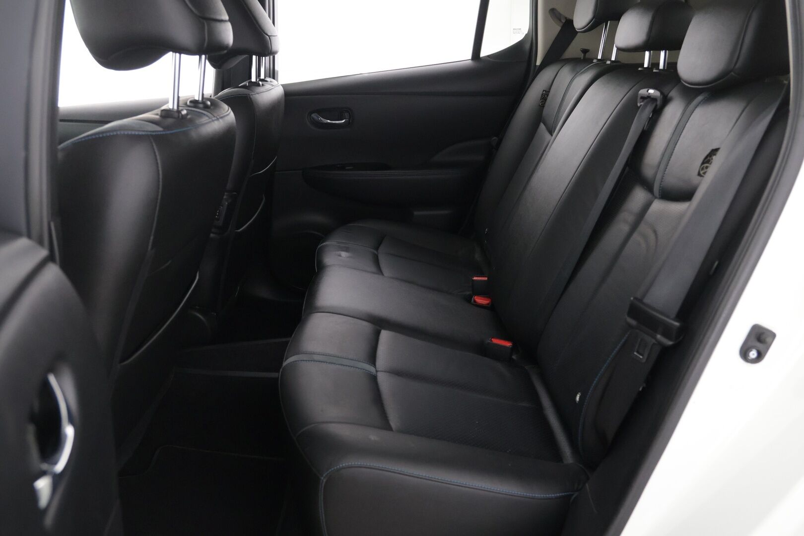NISSAN LEAF 2018 Tekna 40 kWh - | Lämmityspaketti | Adaptiivinen vakionopeudensäädin | 360-kamera | Bose äänentoisto |