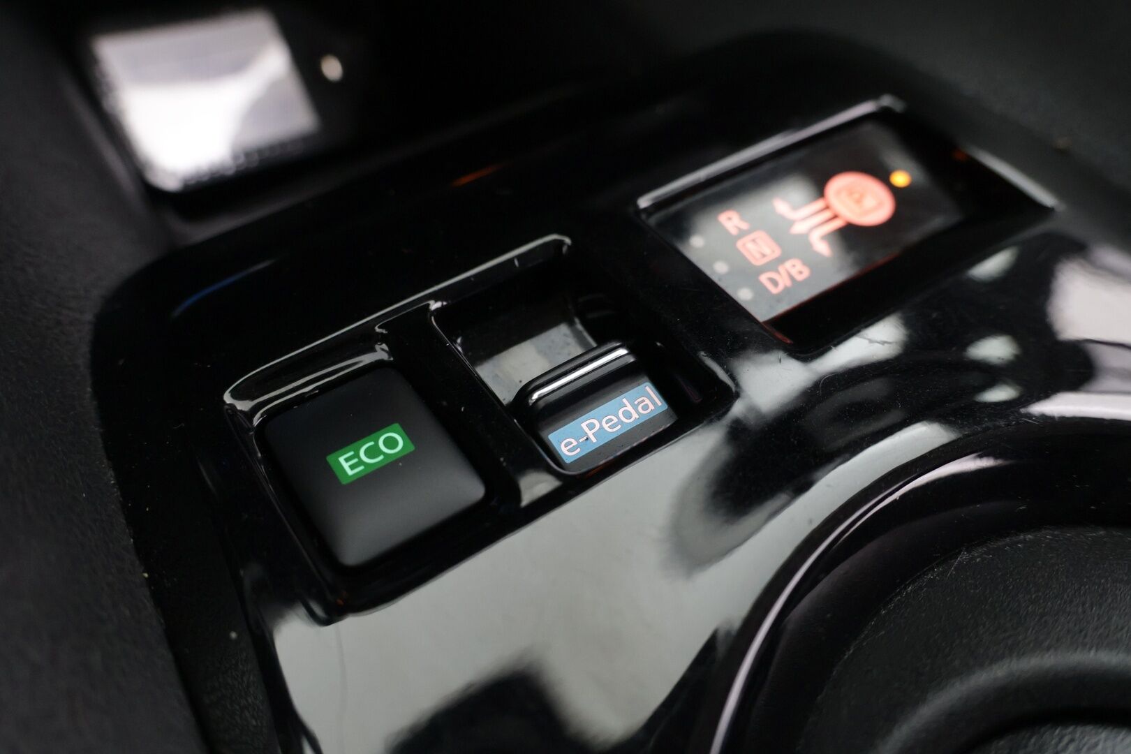 NISSAN LEAF 2018 Tekna 40 kWh - | Lämmityspaketti | Adaptiivinen vakionopeudensäädin | 360-kamera | Bose äänentoisto |