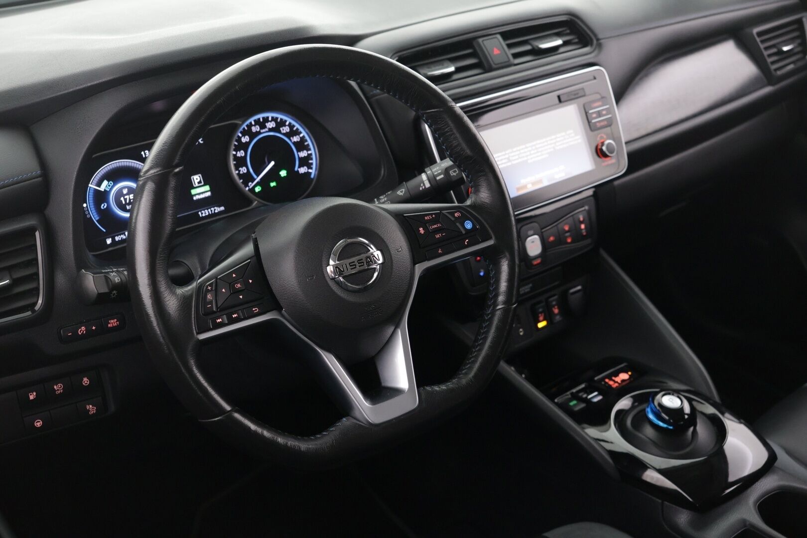 NISSAN LEAF 2018 Tekna 40 kWh - | Lämmityspaketti | Adaptiivinen vakionopeudensäädin | 360-kamera | Bose äänentoisto |