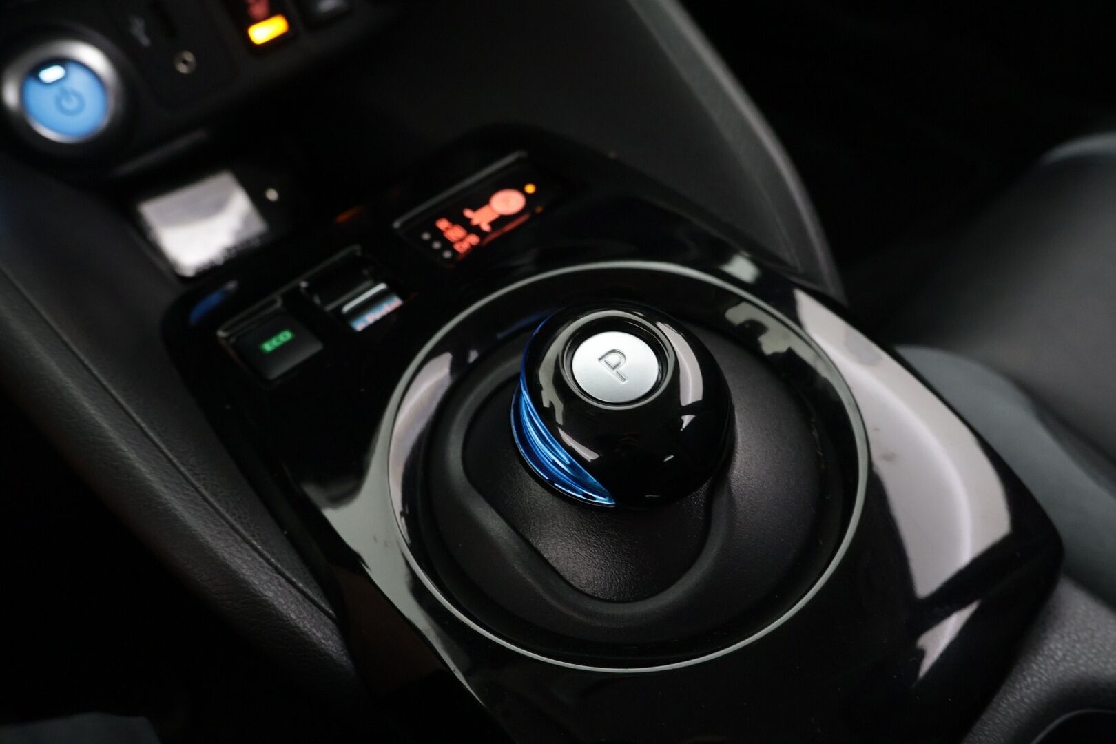 NISSAN LEAF 2018 Tekna 40 kWh - | Lämmityspaketti | Adaptiivinen vakionopeudensäädin | 360-kamera | Bose äänentoisto |