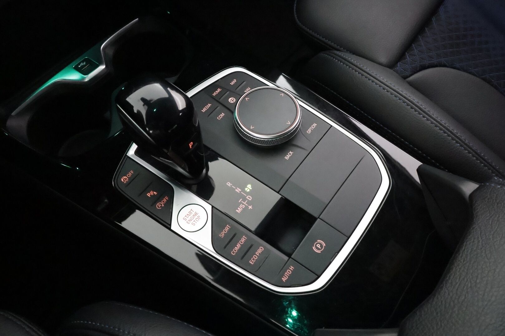 BMW 218 2022 F44 Gran Coupé 218i A Business M Sport * Vakkari / P.kamera / LED / Navi / Lohko+Sisä / Sporttipenkit / Koukku * - 1.Om Suomi-auto / Kahdet renkaat aluvanteilla / Merkkihuollettu