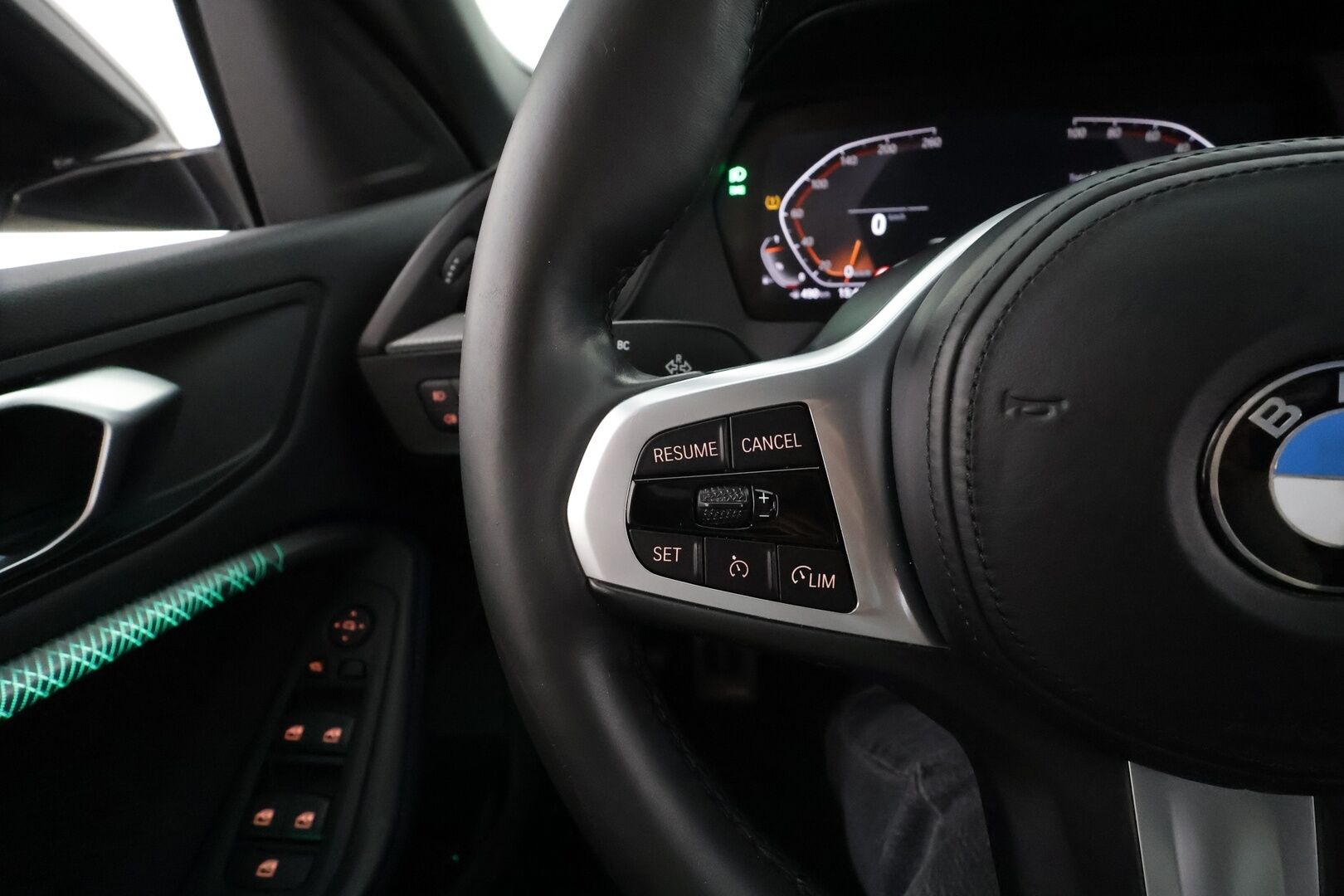 BMW 218 2022 F44 Gran Coupé 218i A Business M Sport * Vakkari / P.kamera / LED / Navi / Lohko+Sisä / Sporttipenkit / Koukku * - 1.Om Suomi-auto / Kahdet renkaat aluvanteilla / Merkkihuollettu