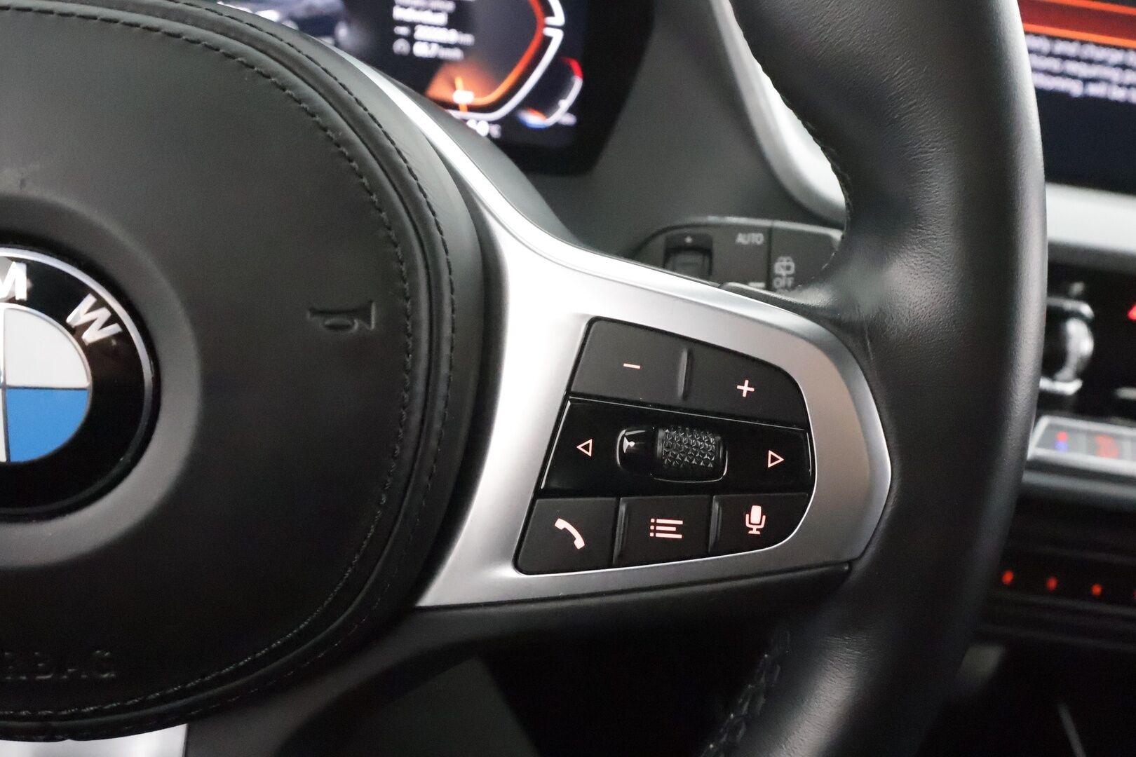 BMW 116 2022 1-sarja F40 Hatchback 116i A Business M Sport * Koukku / P.kamera / Sporttipenkit / Vakkari / Navi / LED * - 1.Om Suomi-auto / Kahdet renkaat aluvanteilla / Merkkihuollettu