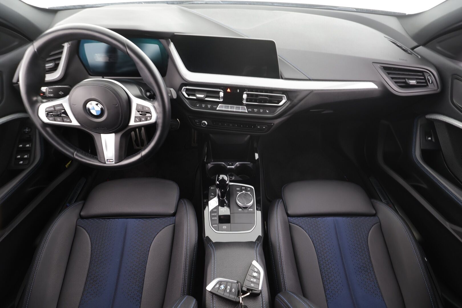 BMW 116 2022 1-sarja F40 Hatchback 116i A Business M Sport * Koukku / P.kamera / Sporttipenkit / Vakkari / Navi / LED * - 1.Om Suomi-auto / Kahdet renkaat aluvanteilla / Merkkihuollettu