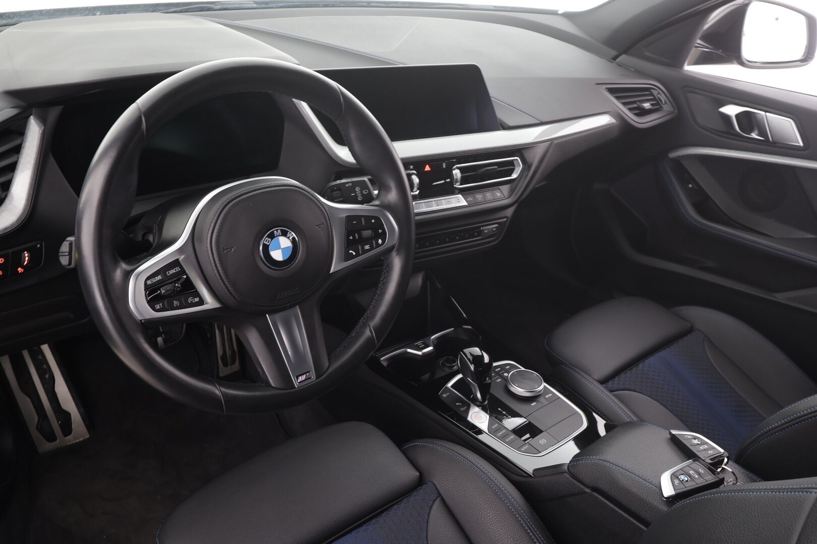 BMW 116 2022 1-sarja F40 Hatchback 116i A Business M Sport * Koukku / P.kamera / Sporttipenkit / Vakkari / Navi / LED * - 1.Om Suomi-auto / Kahdet renkaat aluvanteilla / Merkkihuollettu