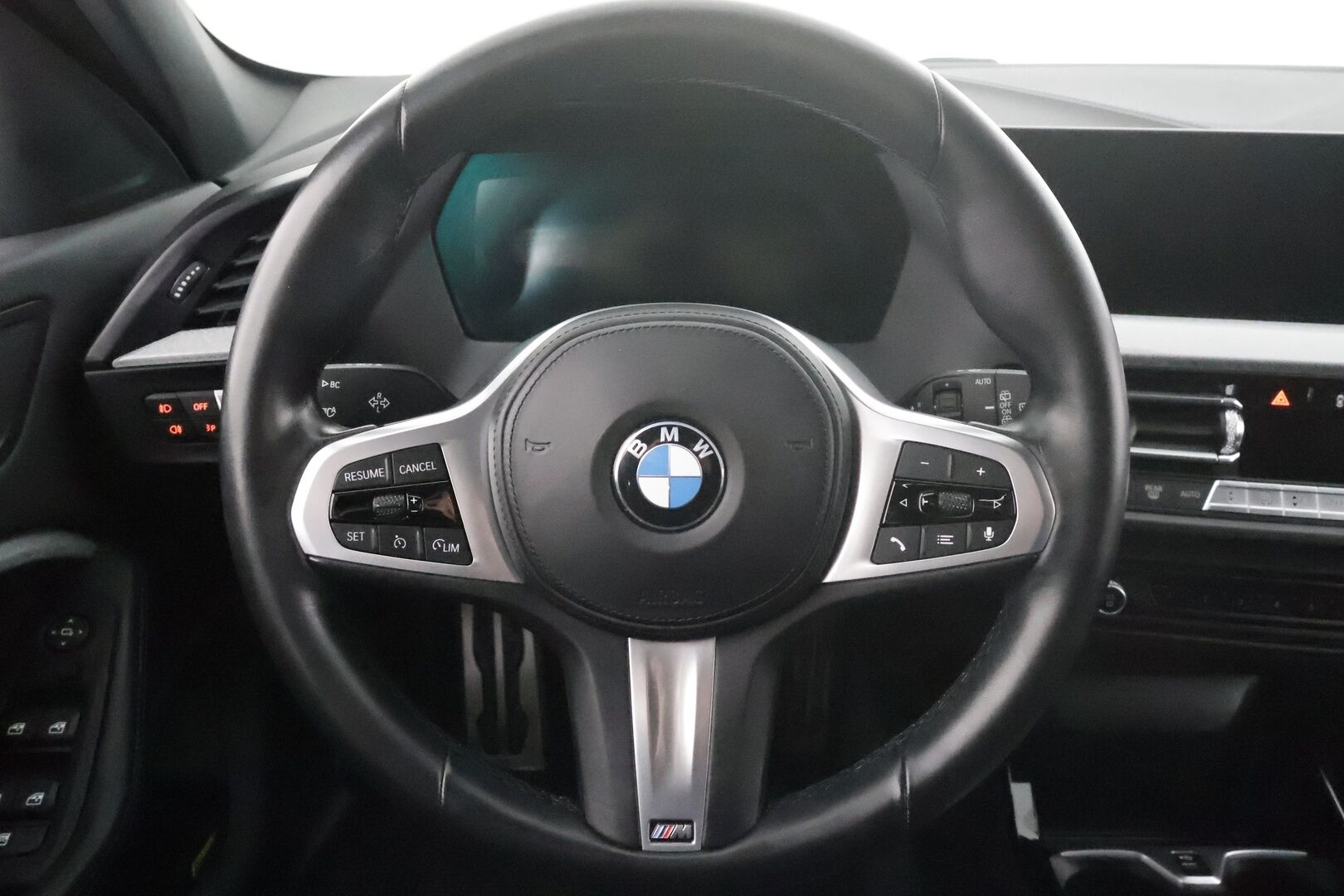 BMW 116 2022 1-sarja F40 Hatchback 116i A Business M Sport * Koukku / P.kamera / Sporttipenkit / Vakkari / Navi / LED * - 1.Om Suomi-auto / Kahdet renkaat aluvanteilla / Merkkihuollettu