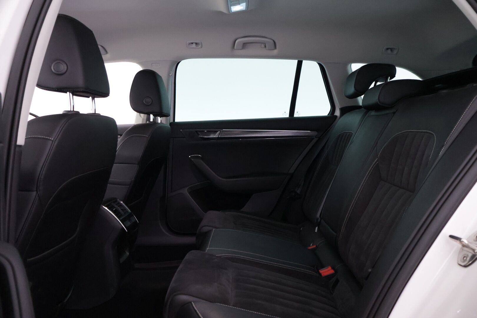 Skoda Superb 2021 Combi 1.4 TSI PHEV Style iV DSG Autom. - | Webasto | Canton | P.Kamera | Digimittaristo | ACC | LED | Koukku Alletaittuva |