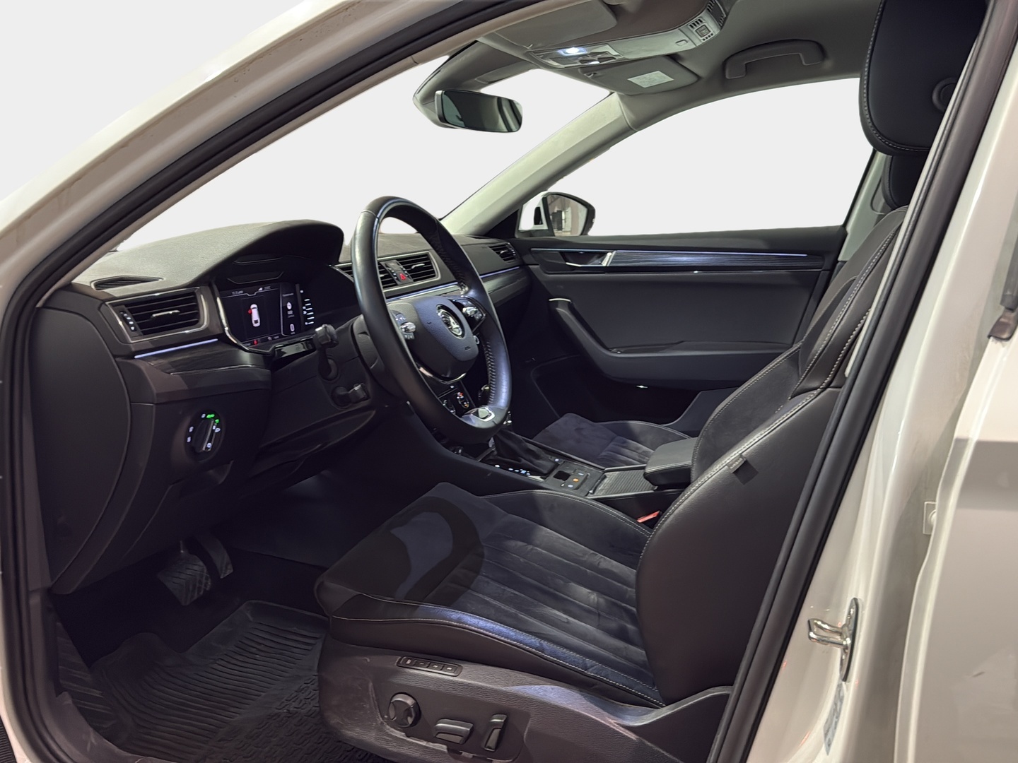 Skoda Superb 2021 Combi 1.4 TSI PHEV Style iV DSG Autom. - | Webasto | Canton | P.Kamera | Digimittaristo | ACC | LED | Koukku Alletaittuva |