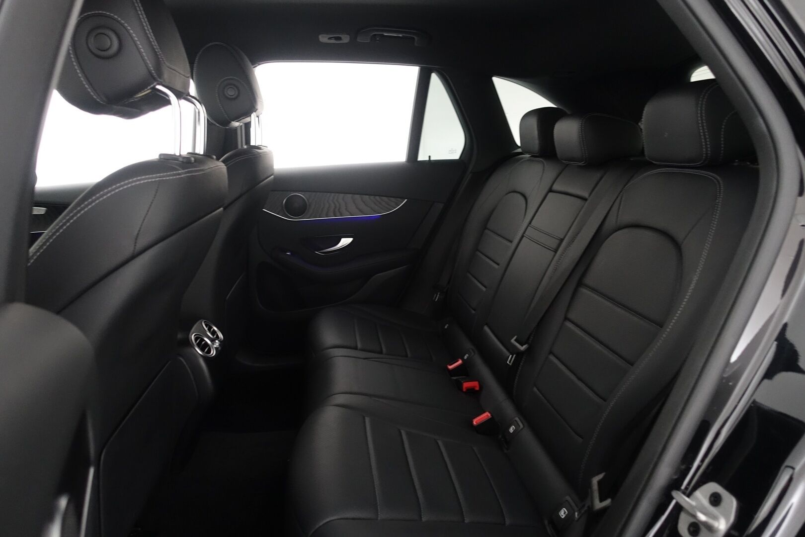 Mercedes-Benz GLC 2022 GLC 300 e 4Matic A EQ Power Business - | Digimittari | Koukku | Nahkasisusta | P.Kamera | Sporttipenkit | LED | Juuri huollettu! | 2x renkaat aluilla | 2x lataus |