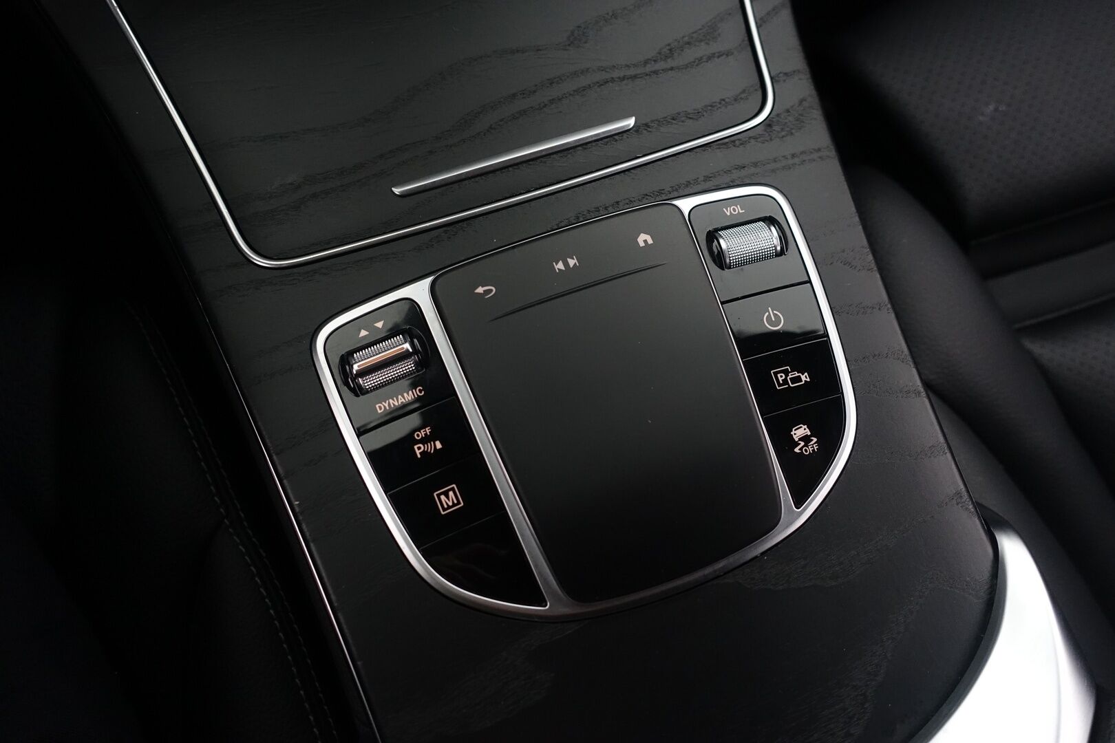 Mercedes-Benz GLC 2022 GLC 300 e 4Matic A EQ Power Business - | Digimittari | Koukku | Nahkasisusta | P.Kamera | Sporttipenkit | LED | Juuri huollettu! | 2x renkaat aluilla | 2x lataus |