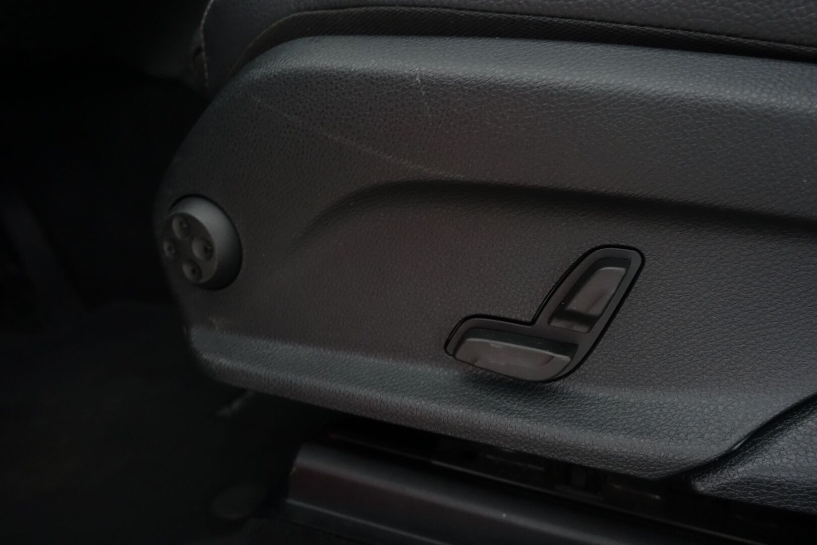 Mercedes-Benz GLC 2022 GLC 300 e 4Matic A EQ Power Business - | Digimittari | Koukku | Nahkasisusta | P.Kamera | Sporttipenkit | LED | Juuri huollettu! | 2x renkaat aluilla | 2x lataus |