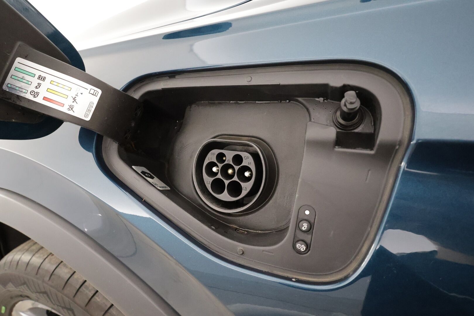 Volkswagen Tiguan 2022 R-Line eHybrid 180kW DSG * ACC / 360° / IQ.Light / Muistipenkit / Panorama / Lohkolämmitin / HUD / Nahat / KeylessGo * - 1.Om Suomi-auto / Akku kuntotarkastettu / Kahdet renkaat aluvanteilla / Huippuvarusteet