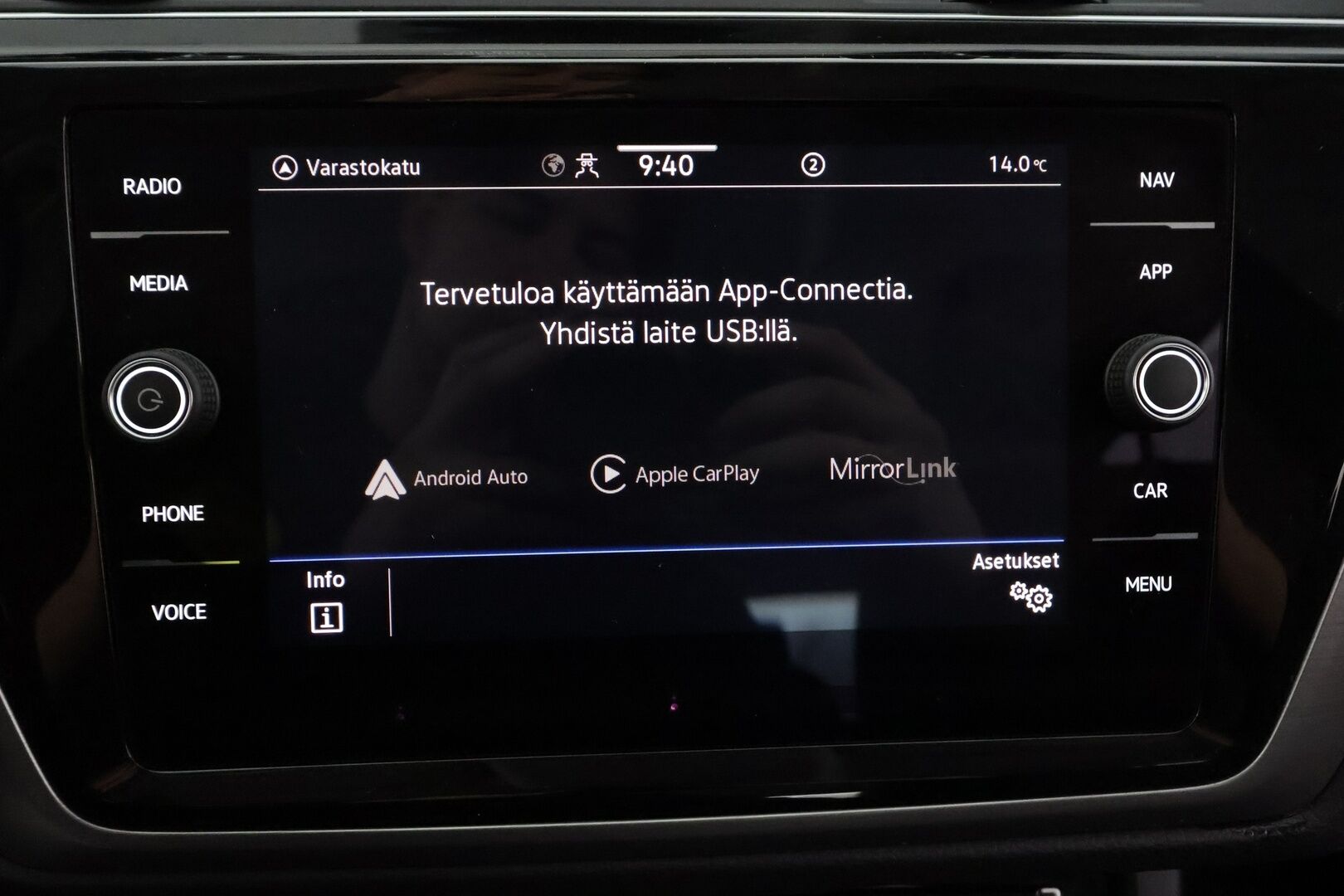 Volkswagen Touran 2022 Comfort Family 2,0 TDI SCR 90 kW - | Webasto | Koukku | ACC | LED | P.Kamera | Hierova Sporttipenkki | Navi | Kaistavahti | Ratinlämmitys | Merkkihuollot | 