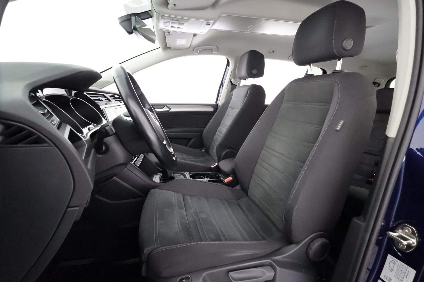 Volkswagen Touran 2022 Comfort Family 2,0 TDI SCR 90 kW - | Webasto | Koukku | ACC | LED | P.Kamera | Hierova Sporttipenkki | Navi | Kaistavahti | Ratinlämmitys | Merkkihuollot | 