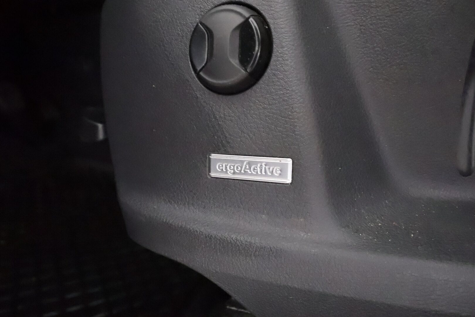 Volkswagen Touran 2022 Comfort Family 2,0 TDI SCR 90 kW - | Webasto | Koukku | ACC | LED | P.Kamera | Hierova Sporttipenkki | Navi | Kaistavahti | Ratinlämmitys | Merkkihuollot | 