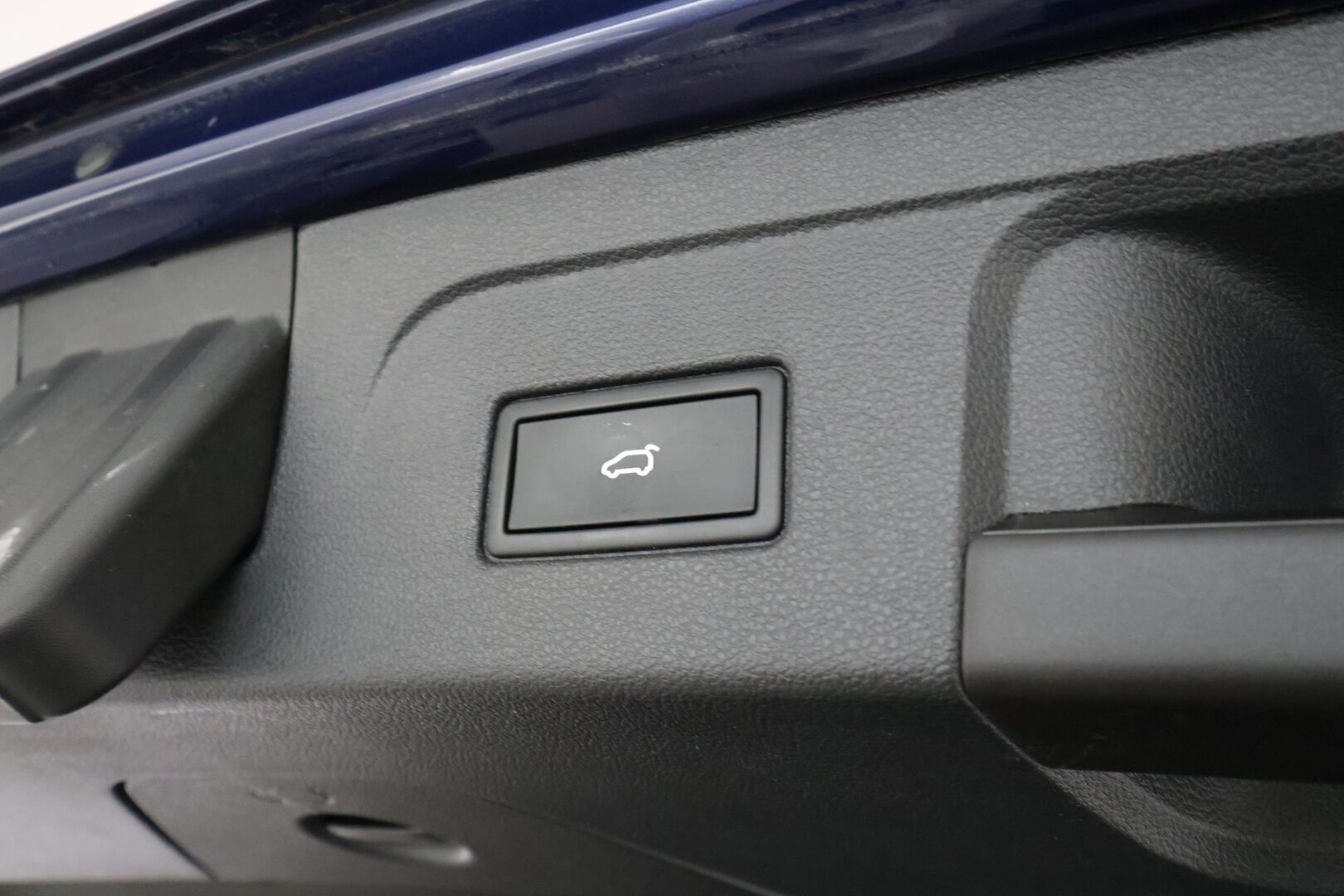 Volkswagen Touran 2022 Comfort Family 2,0 TDI SCR 90 kW - | Webasto | Koukku | ACC | LED | P.Kamera | Hierova Sporttipenkki | Navi | Kaistavahti | Ratinlämmitys | Merkkihuollot | 