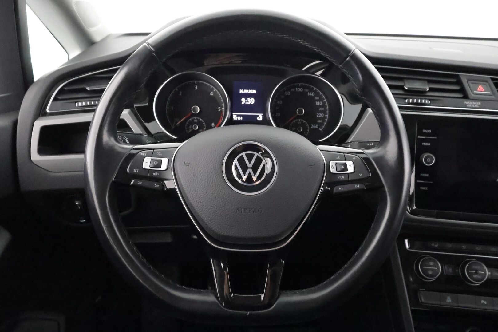 Volkswagen Touran 2022 Comfort Family 2,0 TDI SCR 90 kW - | Webasto | Koukku | ACC | LED | P.Kamera | Hierova Sporttipenkki | Navi | Kaistavahti | Ratinlämmitys | Merkkihuollot | 