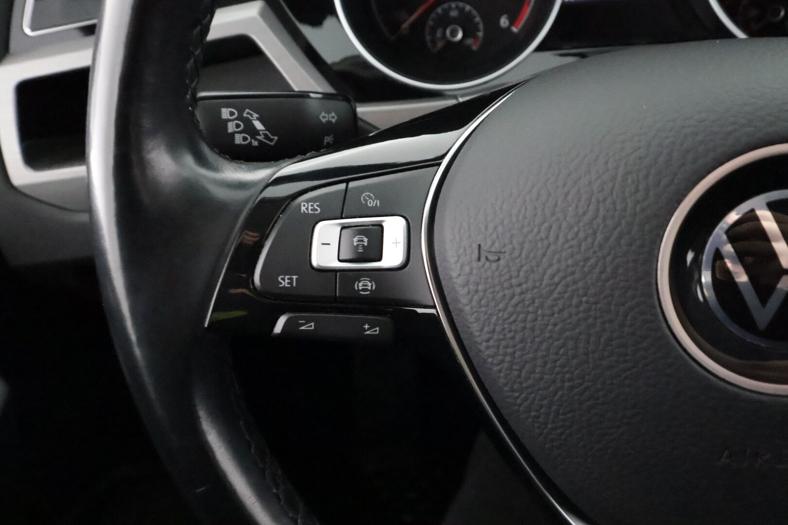 Volkswagen Touran 2022 Comfort Family 2,0 TDI SCR 90 kW - | Webasto | Koukku | ACC | LED | P.Kamera | Hierova Sporttipenkki | Navi | Kaistavahti | Ratinlämmitys | Merkkihuollot | 