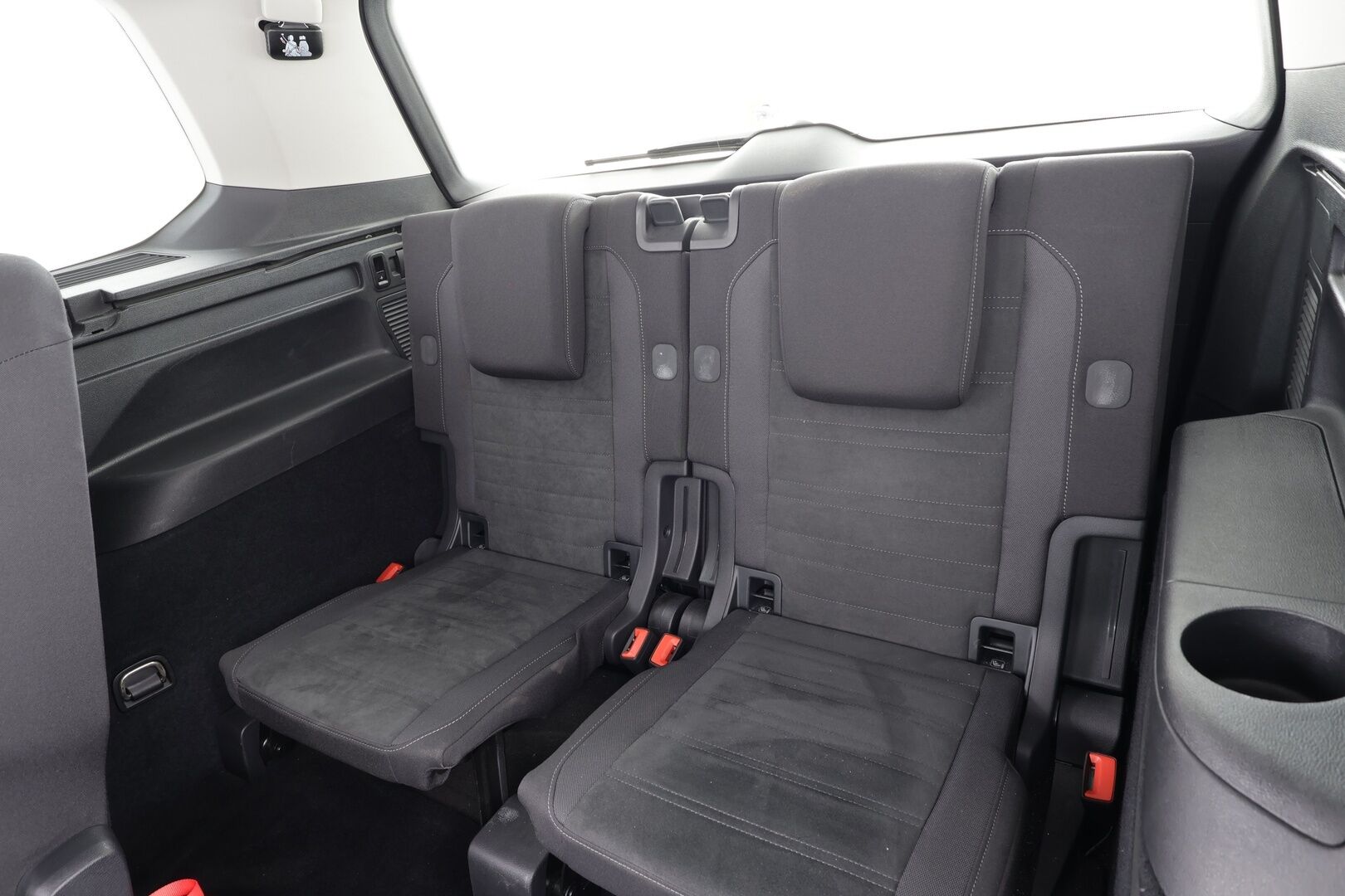Volkswagen Touran 2022 Comfort Family 2,0 TDI SCR 90 kW - | Webasto | Koukku | ACC | LED | P.Kamera | Hierova Sporttipenkki | Navi | Kaistavahti | Ratinlämmitys | Merkkihuollot | 