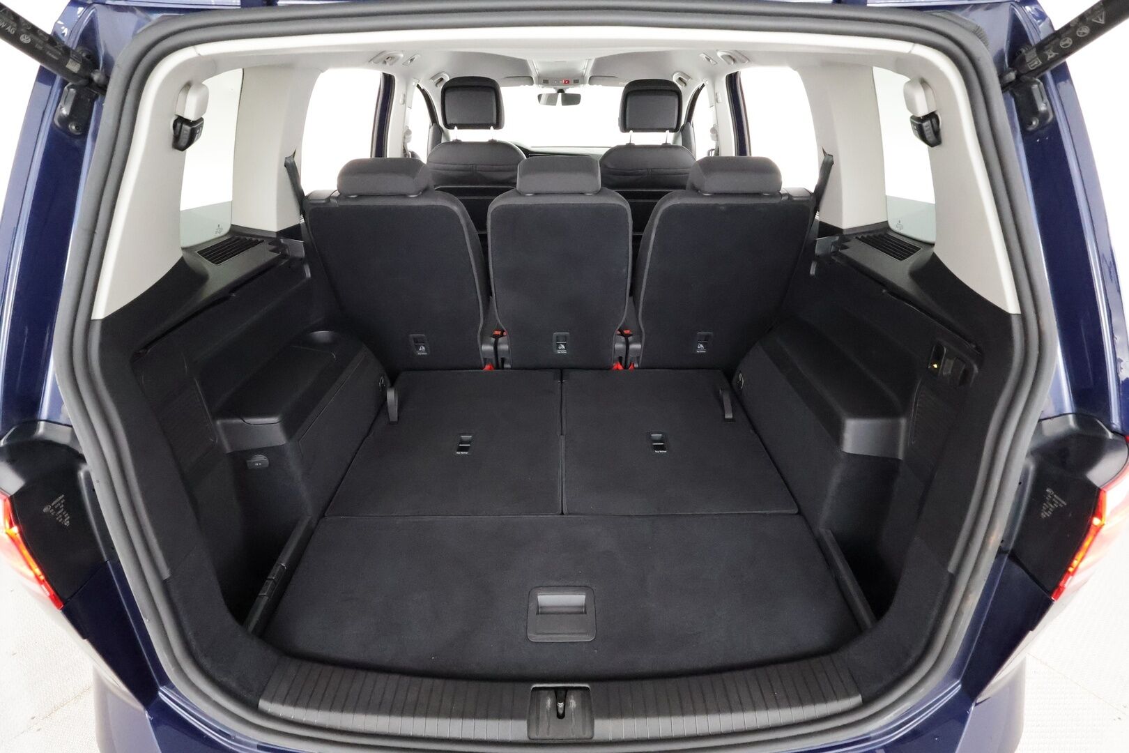 Volkswagen Touran 2022 Comfort Family 2,0 TDI SCR 90 kW - | Webasto | Koukku | ACC | LED | P.Kamera | Hierova Sporttipenkki | Navi | Kaistavahti | Ratinlämmitys | Merkkihuollot | 
