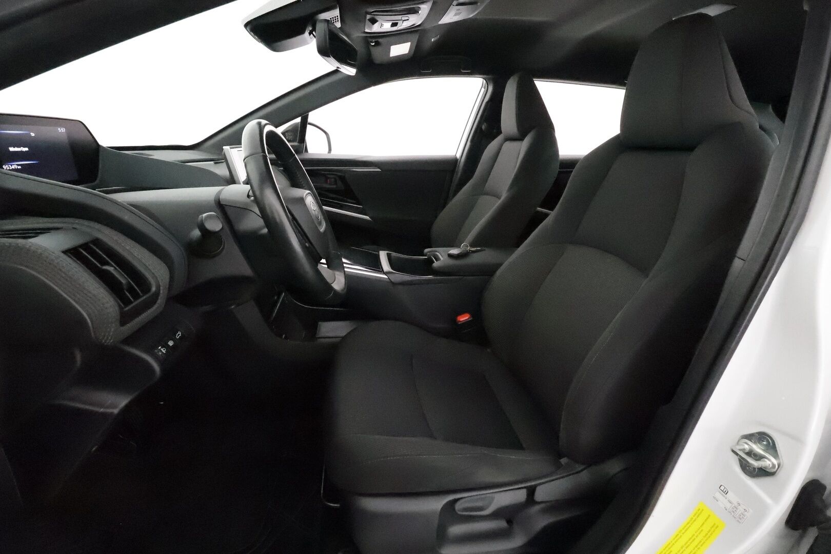 Toyota bZ4X 2023 Active * ACC / Peruutuskamera / Kaistavahti / Digimittaristo / KeylessGO* - SoH 91.3% / Suomi-auto / 2x Latauskaapelit