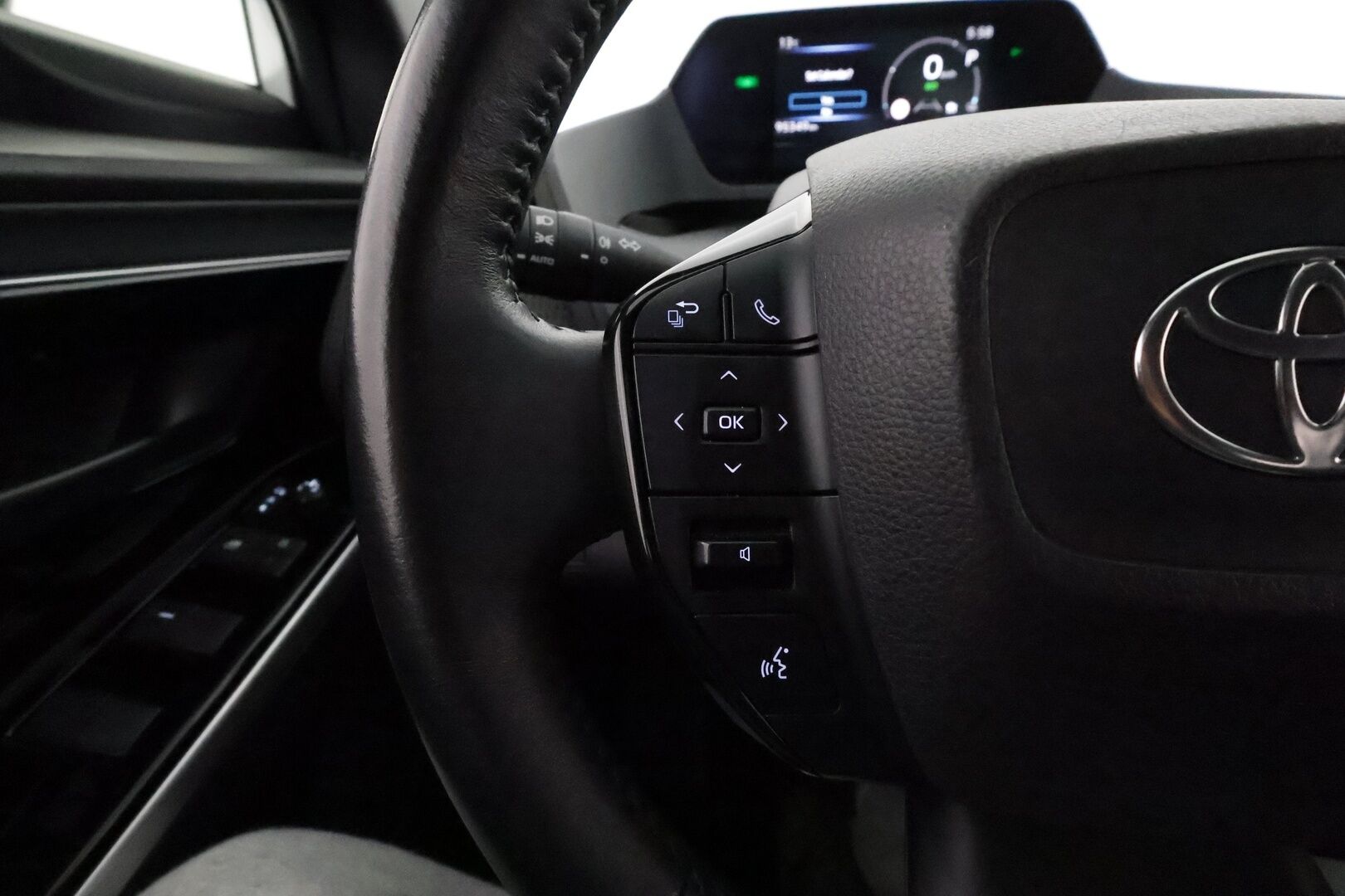 Toyota bZ4X 2023 Active * ACC / Peruutuskamera / Kaistavahti / Digimittaristo / KeylessGO* - SoH 91.3% / Suomi-auto / 2x Latauskaapelit