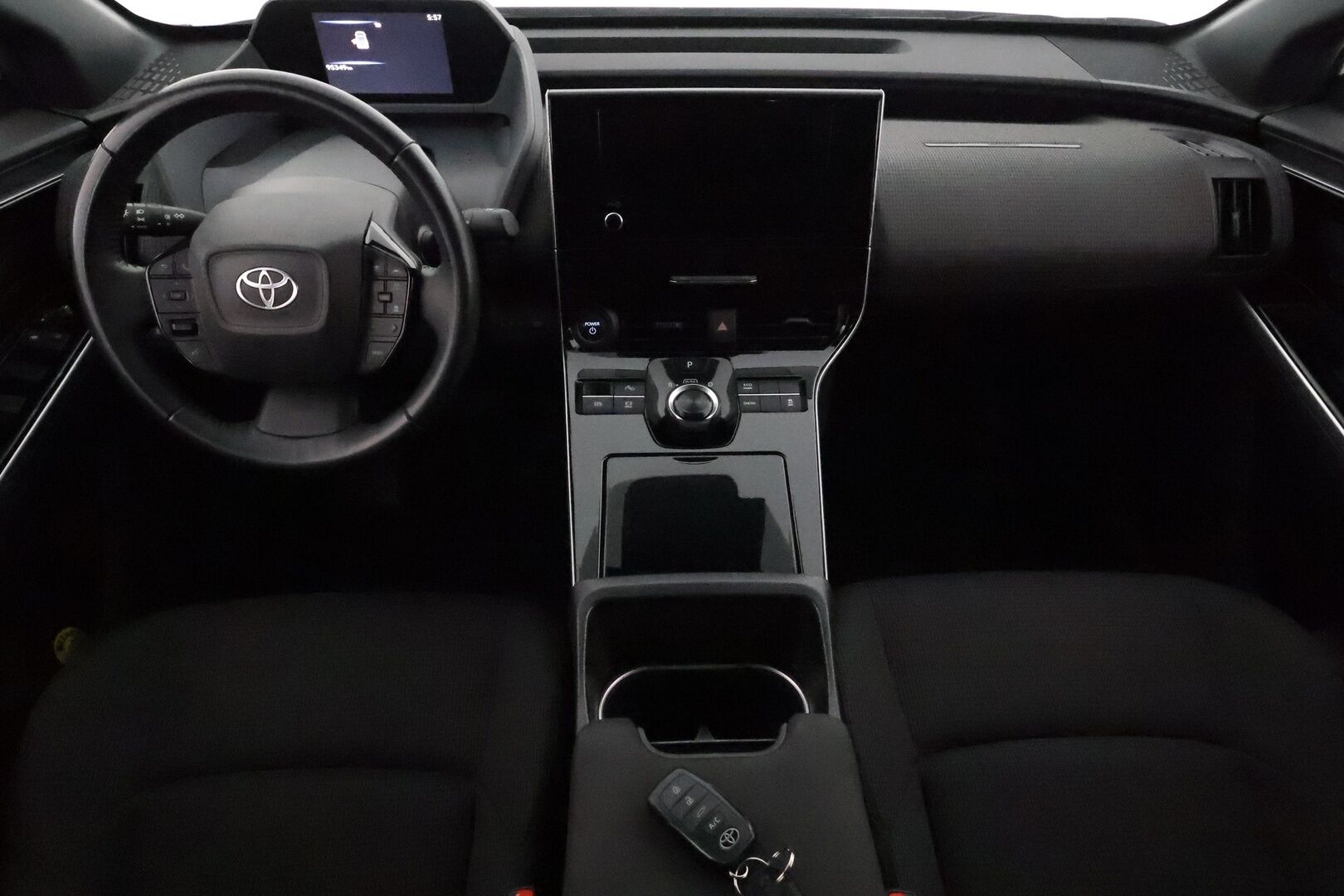 Toyota bZ4X 2023 Active * ACC / Peruutuskamera / Kaistavahti / Digimittaristo / KeylessGO* - HUOKEA HINTA! / SoH 91.3% / Suomi-auto / 2x Latauskaapelit